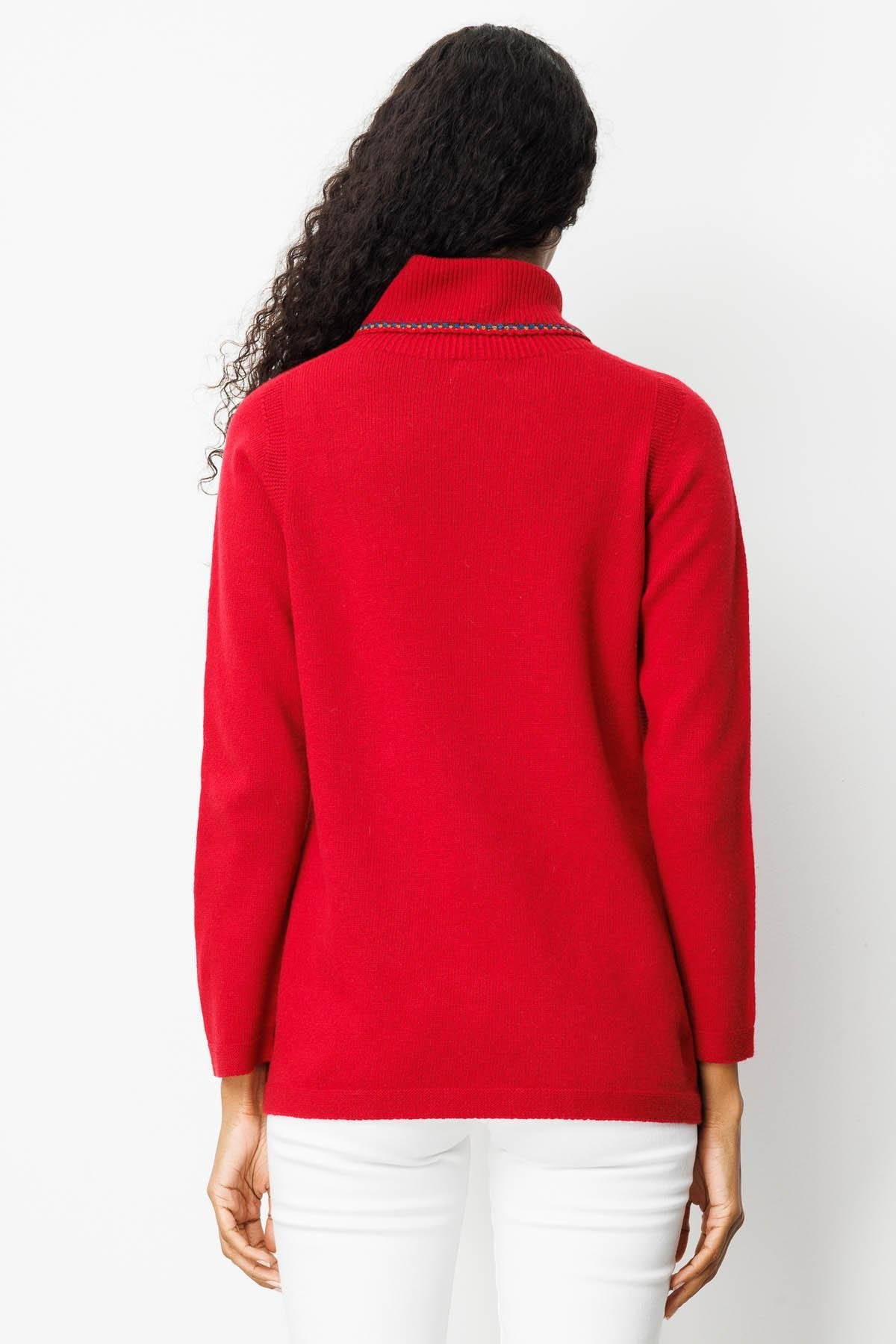 25202Kadın Degaje Yaka Cebi ve Yakası Tığlamalı Yün Kazak K.Kırmızı