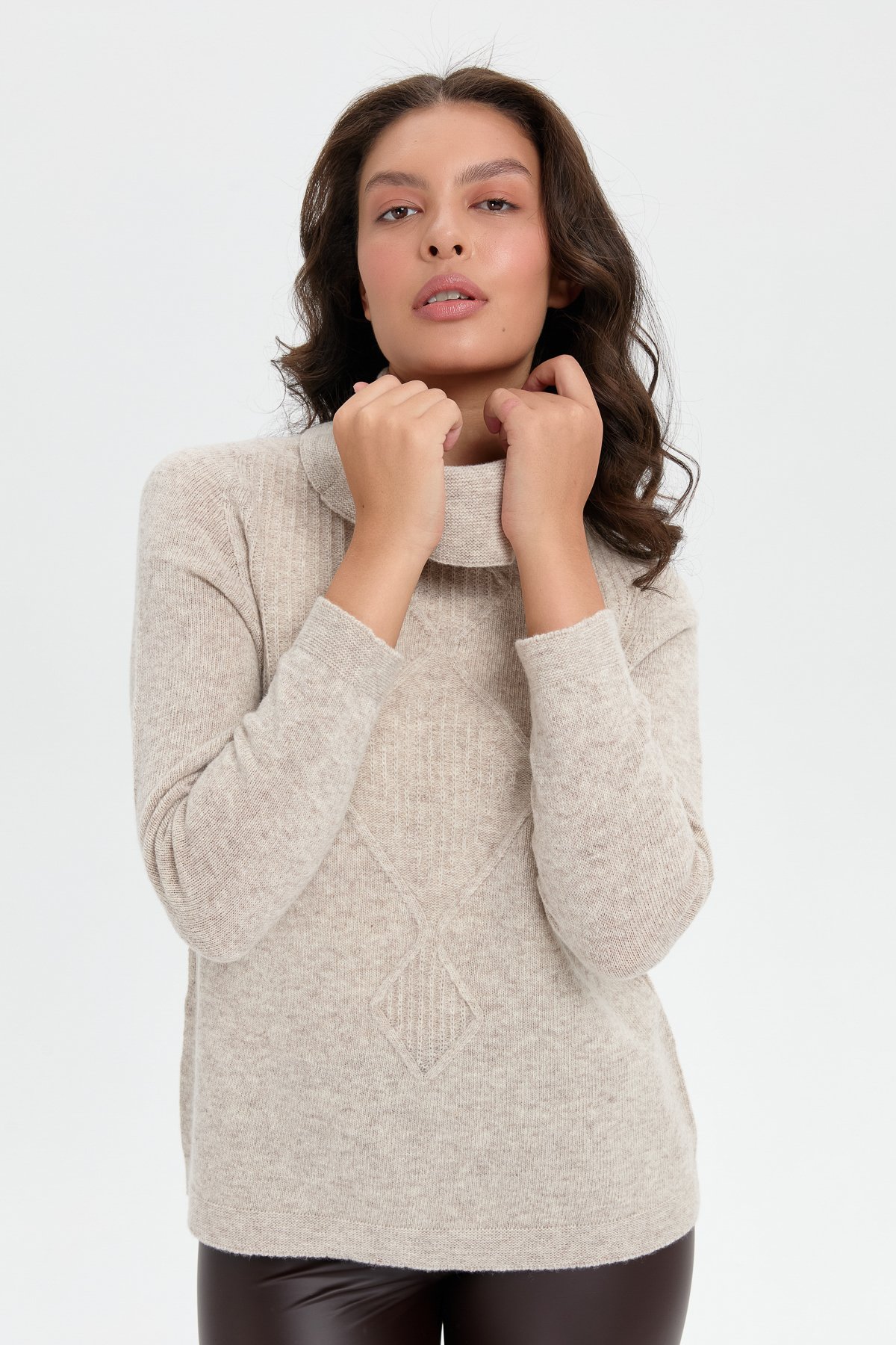 24200Kadın Degaje Yaka Dikişsiz Önü Selanik Yün Kazak V.Bej