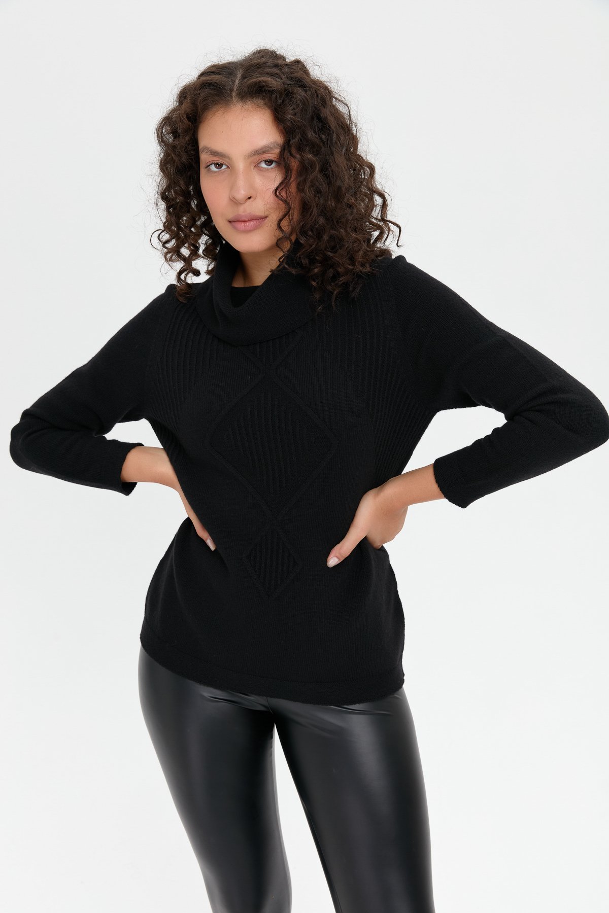 24200Kadın Degaje Yaka Dikişsiz Önü Selanik Yün Kazak Siyah