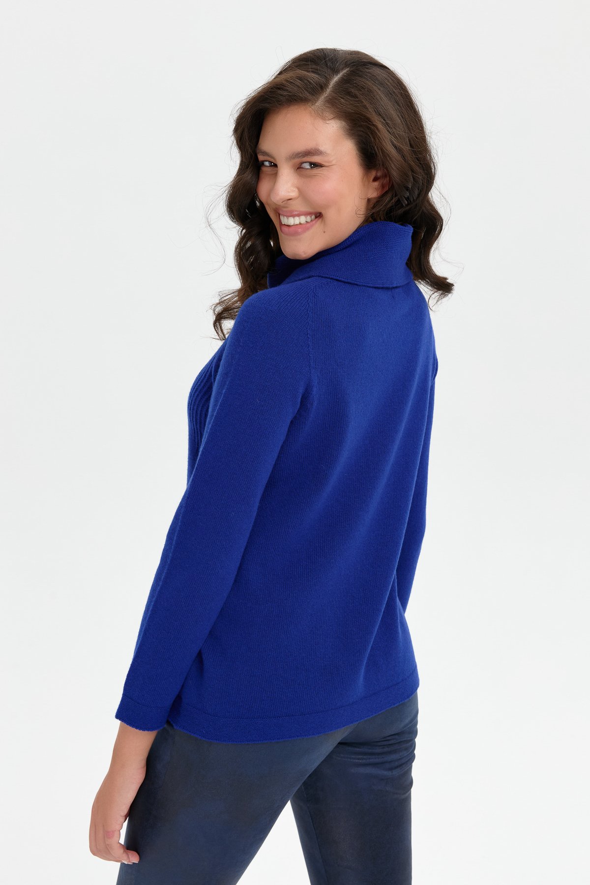 24200Kadın Degaje Yaka Dikişsiz Önü Selanik Yün Kazak K.S.Mavi