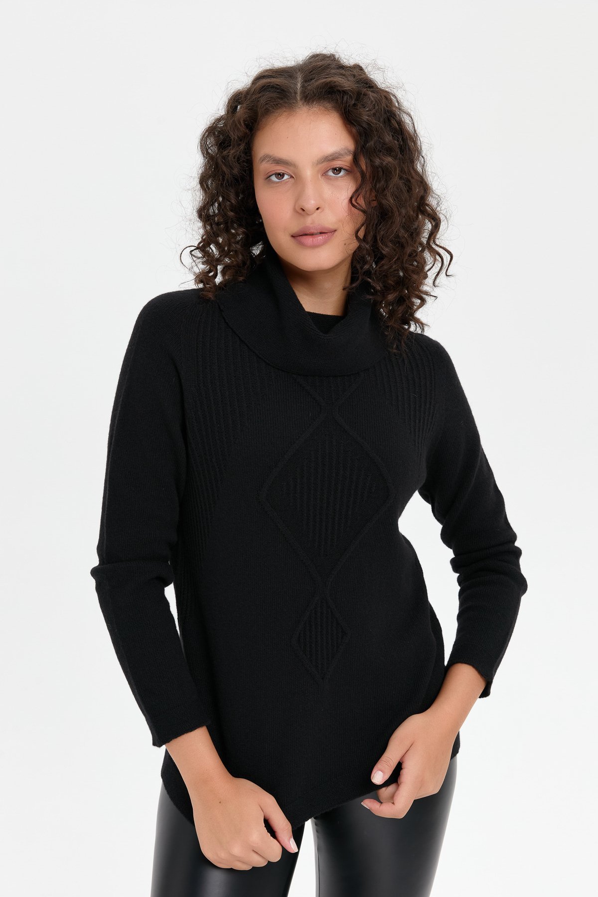 24200Kadın Degaje Yaka Dikişsiz Önü Selanik Yün Kazak Siyah