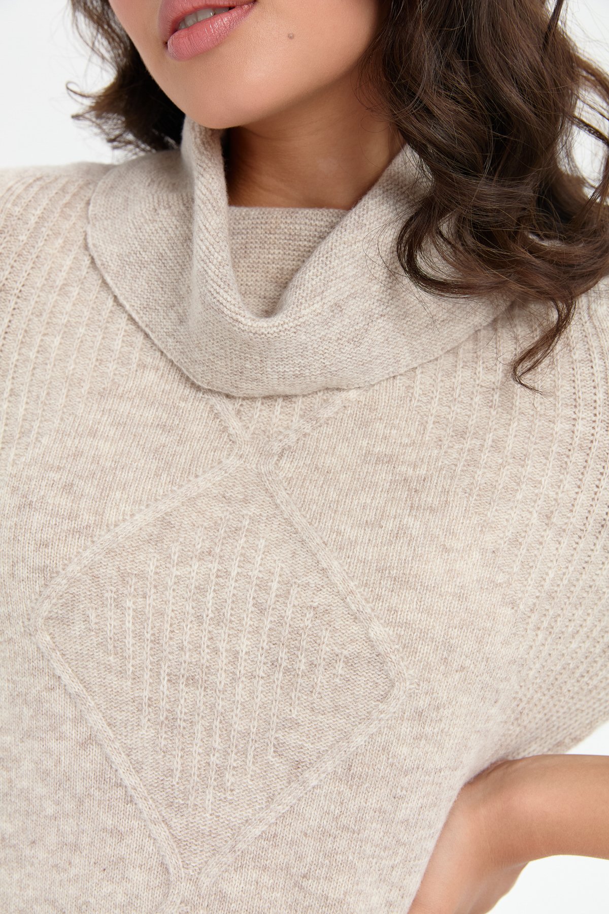 24200Kadın Degaje Yaka Dikişsiz Önü Selanik Yün Kazak V.Bej