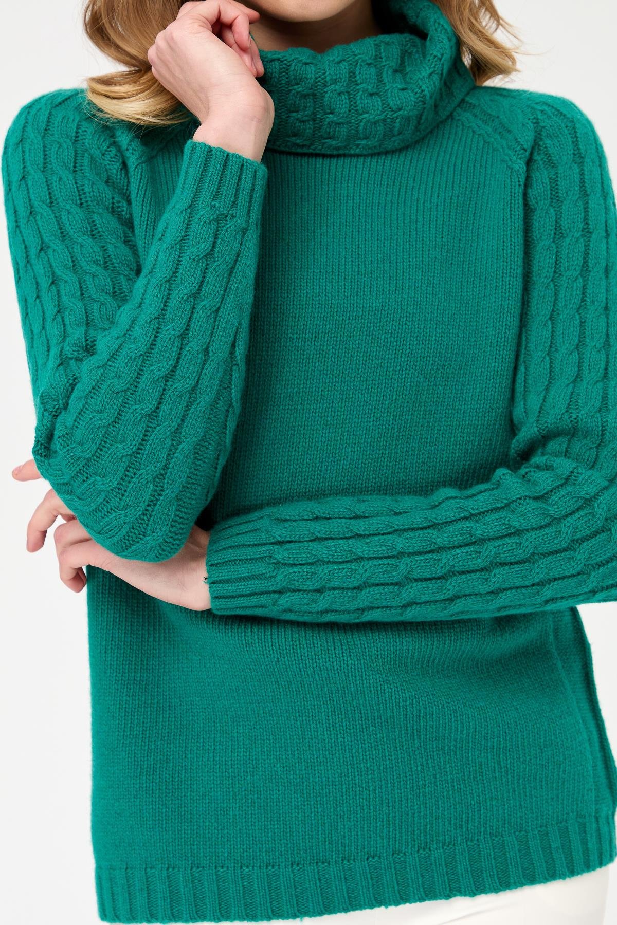 23202Kadın Degaje Yaka Kolu ve Yakası Saç Örgü Yün Kazak A.Ö.Başı