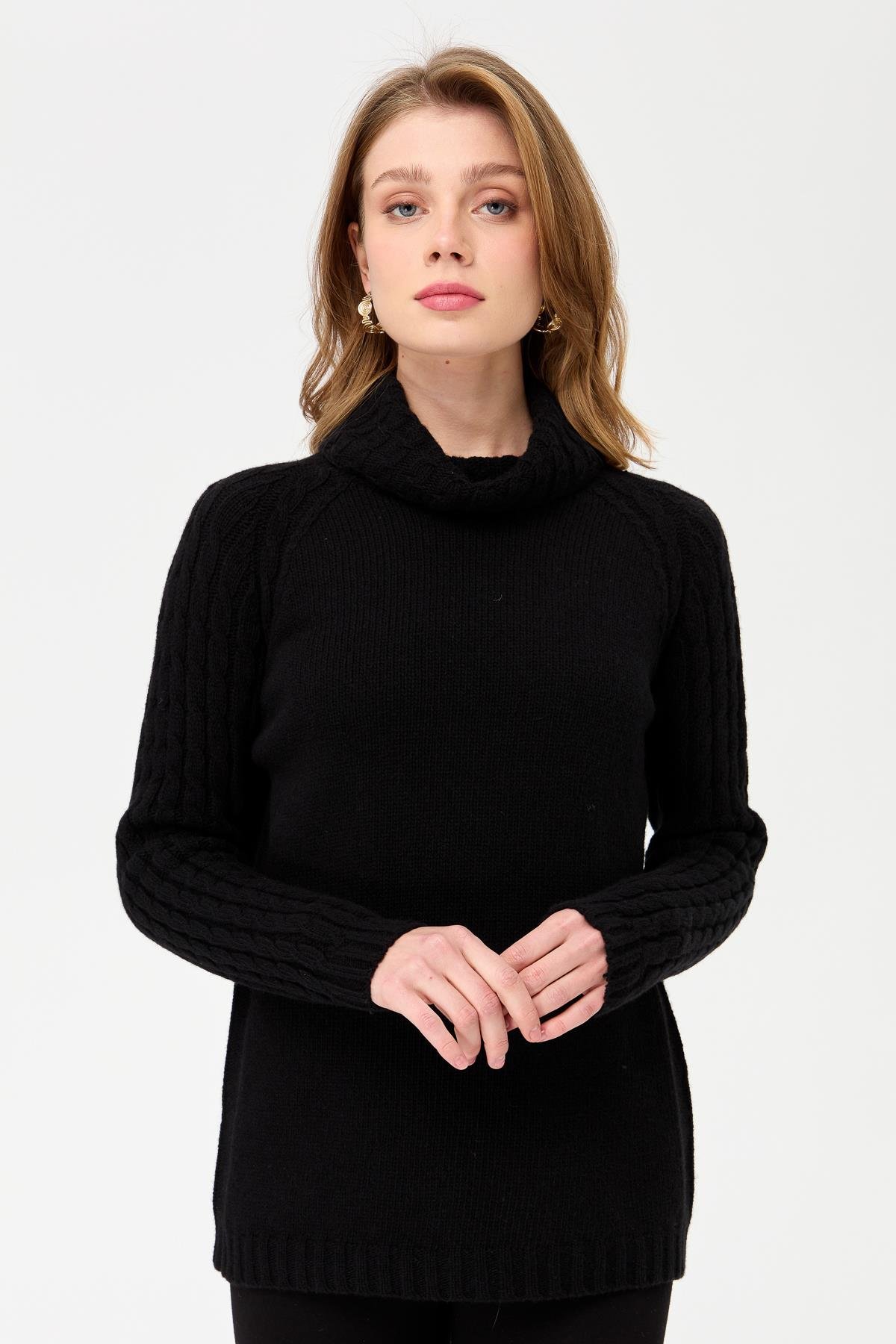 23202Kadın Degaje Yaka Kolu ve Yakası Saç Örgü Yün Kazak Siyah