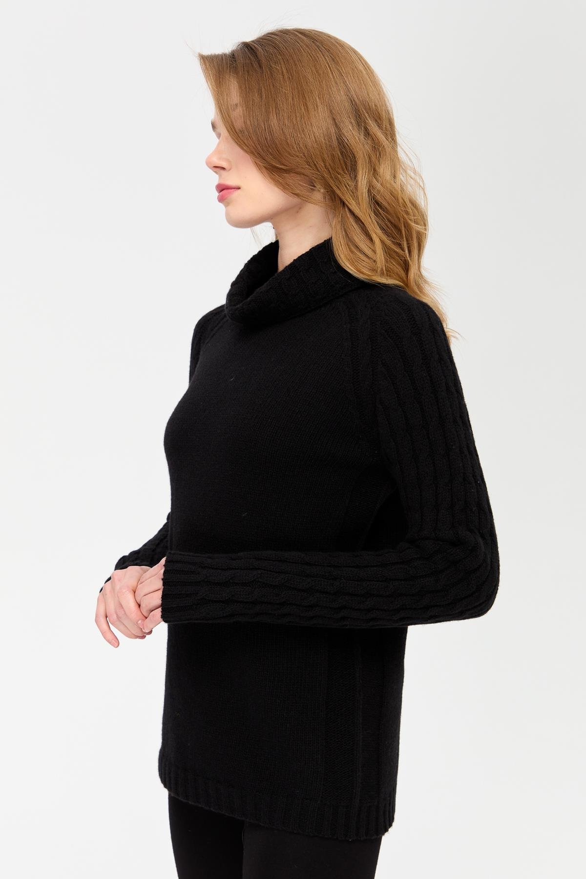23202Kadın Degaje Yaka Kolu ve Yakası Saç Örgü Yün Kazak Siyah