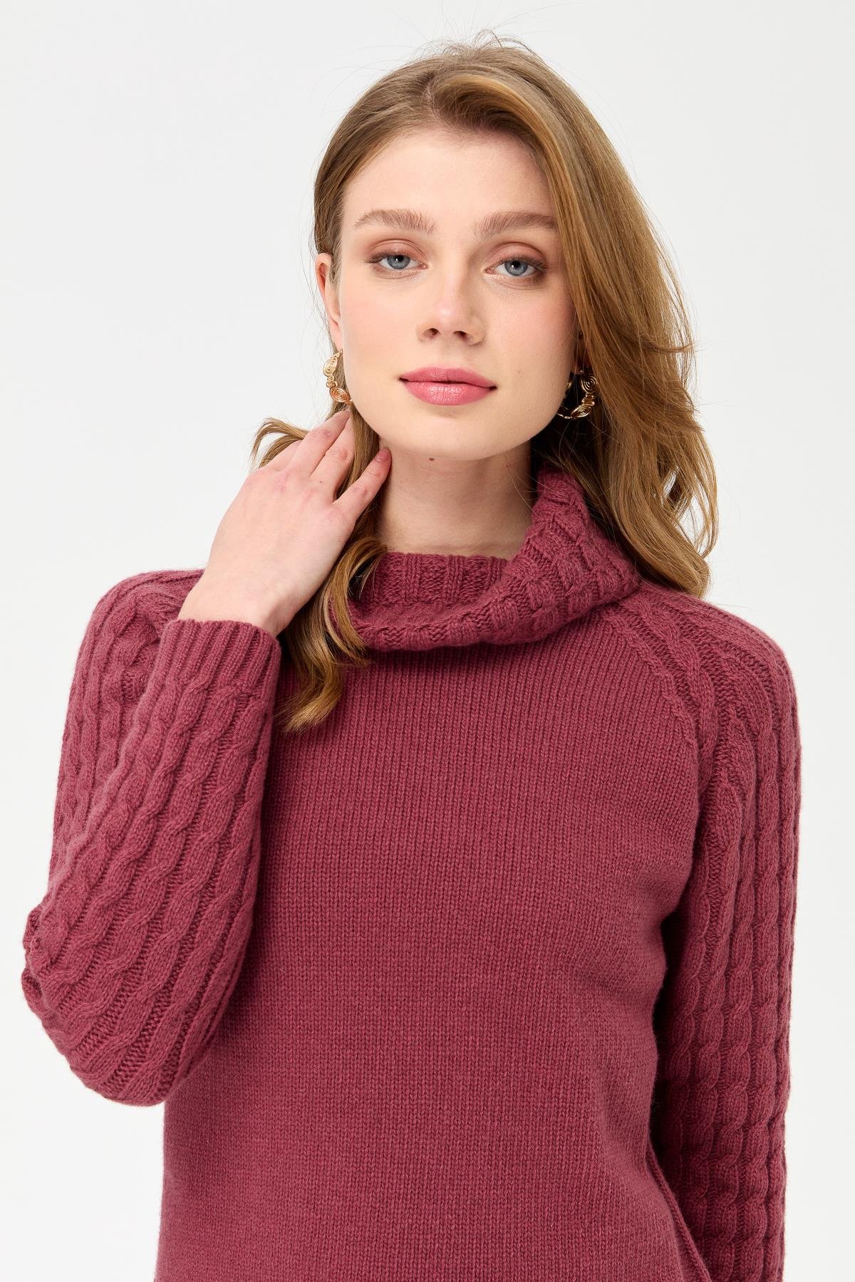 23202Kadın Degaje Yaka Kolu ve Yakası Saç Örgü Yün Kazak K.G.Kurusu