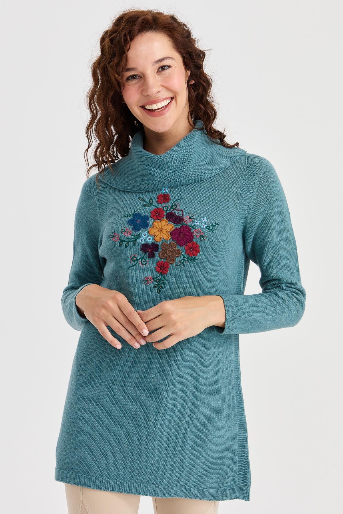 23157Kadın Degaje Yaka Önü İşlemeli Uzun Yün Kazak M.Yeşili