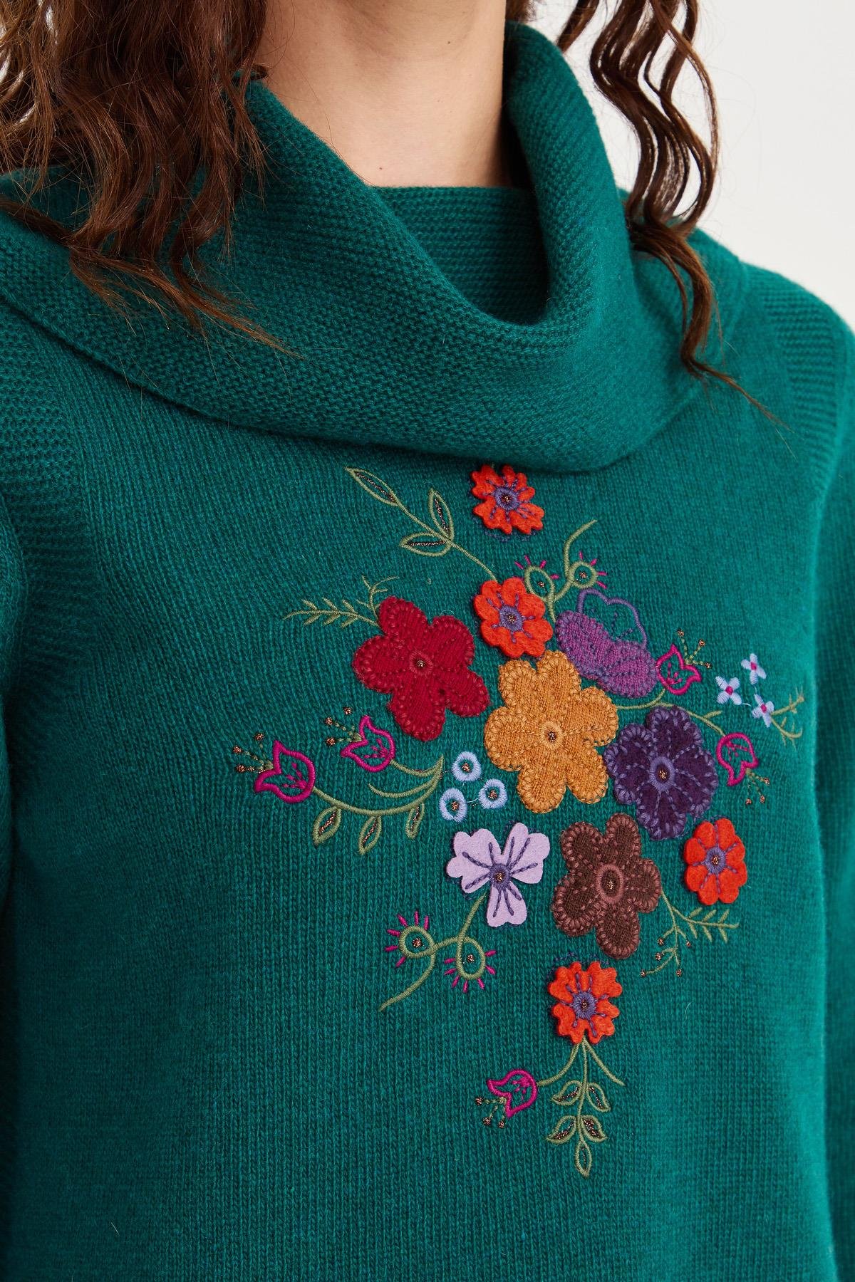 23157Kadın Degaje Yaka Önü İşlemeli Uzun Yün Kazak K.Ö.başı