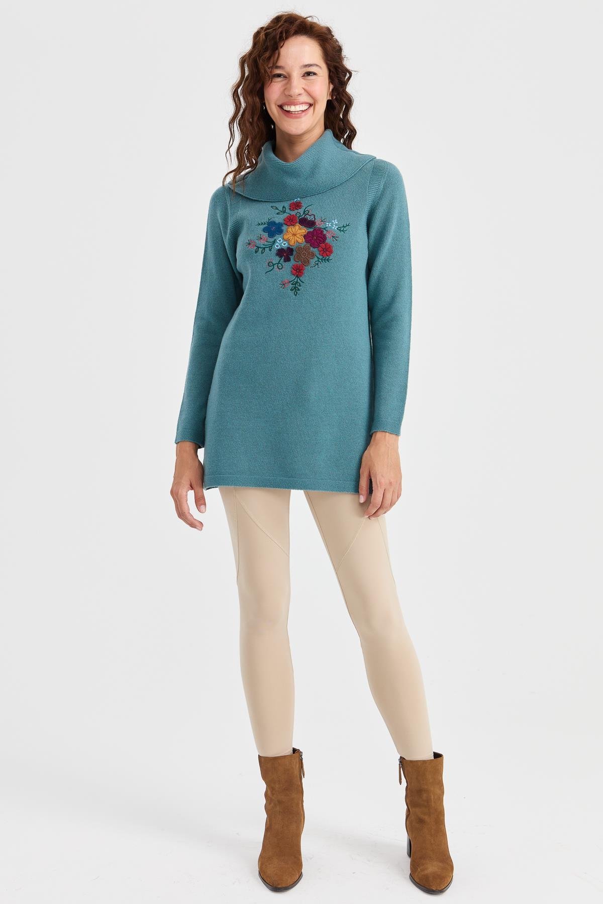 23157Kadın Degaje Yaka Önü İşlemeli Uzun Yün Kazak M.Yeşili