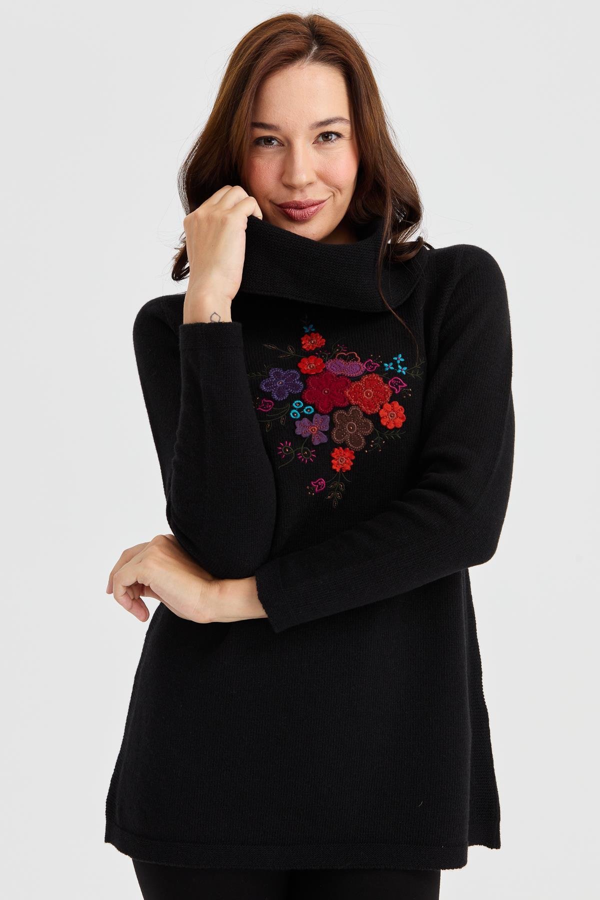 23157Kadın Degaje Yaka Önü İşlemeli Uzun Yün Kazak Siyah