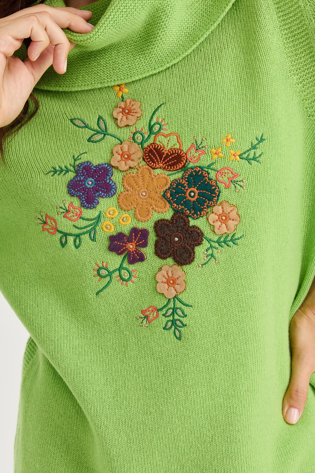 23157Kadın Degaje Yaka Önü İşlemeli Uzun Yün Kazak A.E.Yeşili