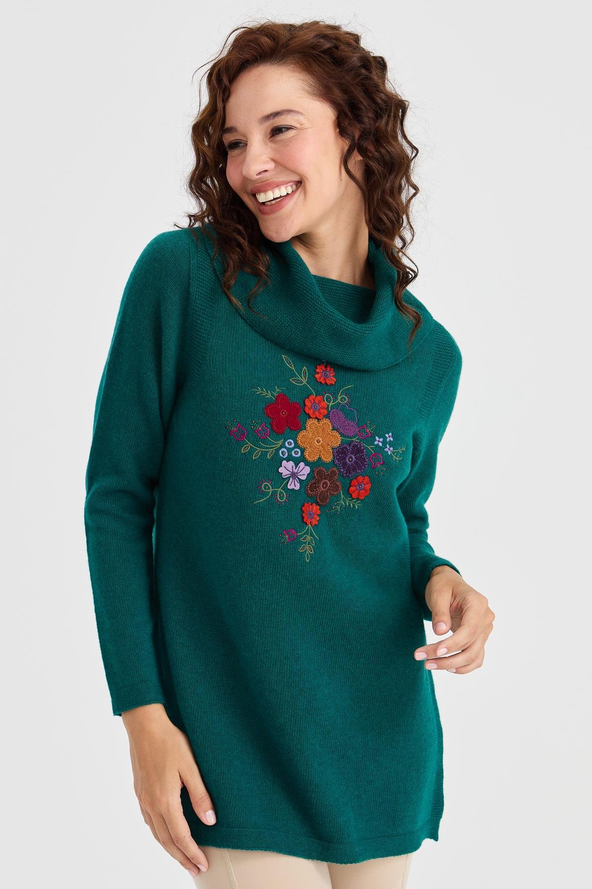 23157Kadın Degaje Yaka Önü İşlemeli Uzun Yün Kazak K.Ö.başı