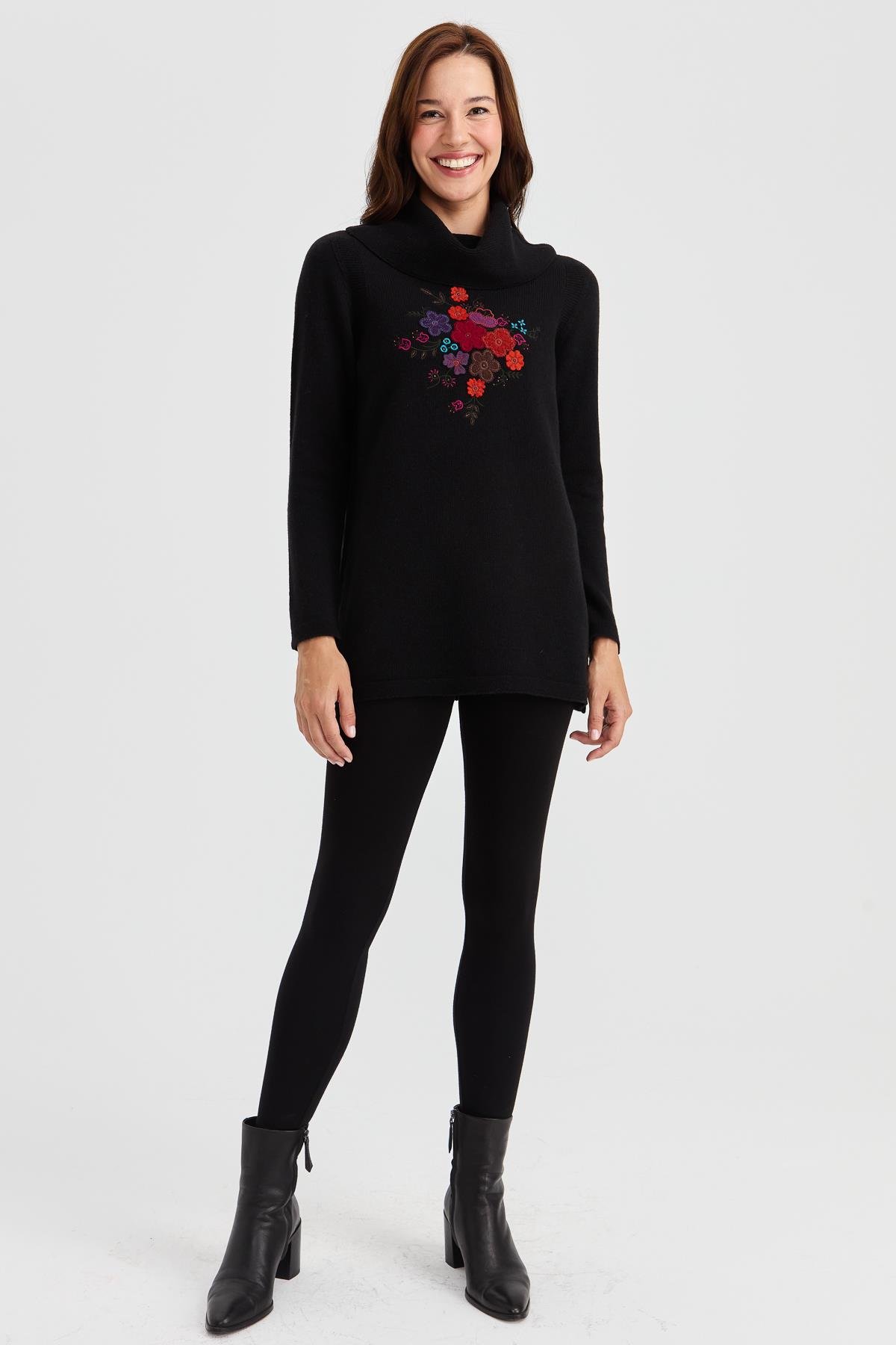 23157Kadın Degaje Yaka Önü İşlemeli Uzun Yün Kazak Siyah