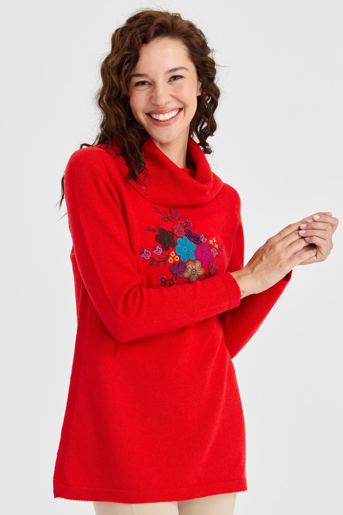 23157Kadın Degaje Yaka Önü İşlemeli Uzun Yün Kazak Mercan