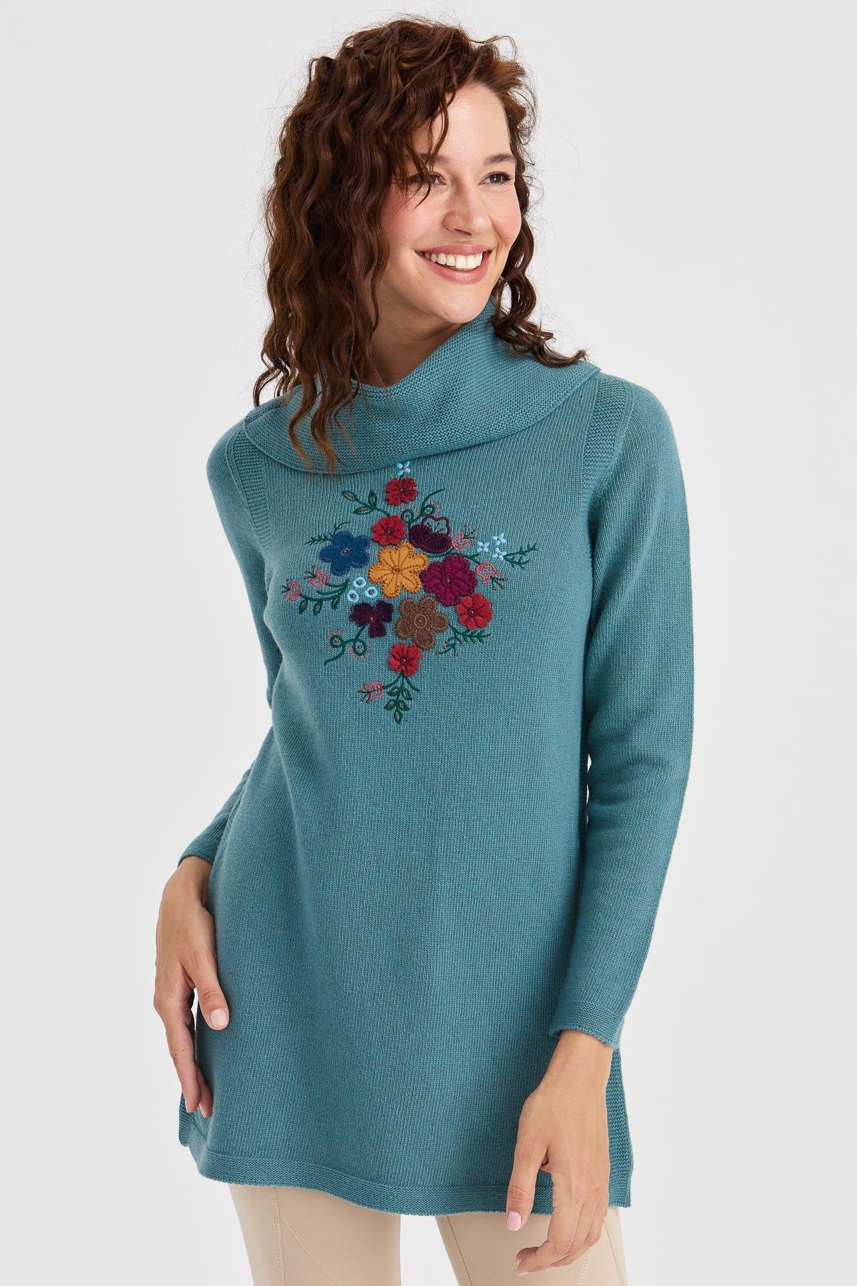 23157Kadın Degaje Yaka Önü İşlemeli Uzun Yün Kazak M.Yeşili