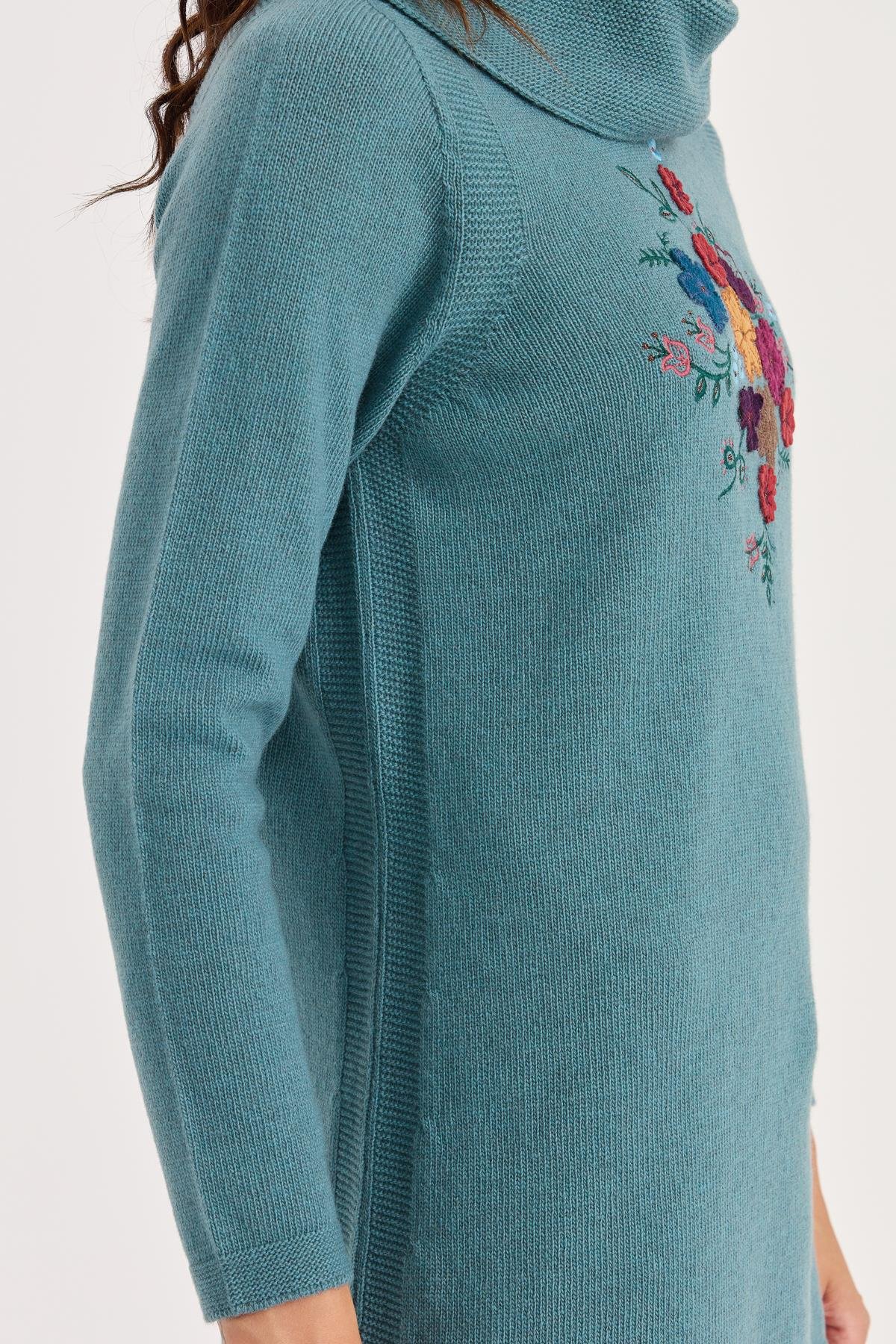 23157Kadın Degaje Yaka Önü İşlemeli Uzun Yün Kazak M.Yeşili