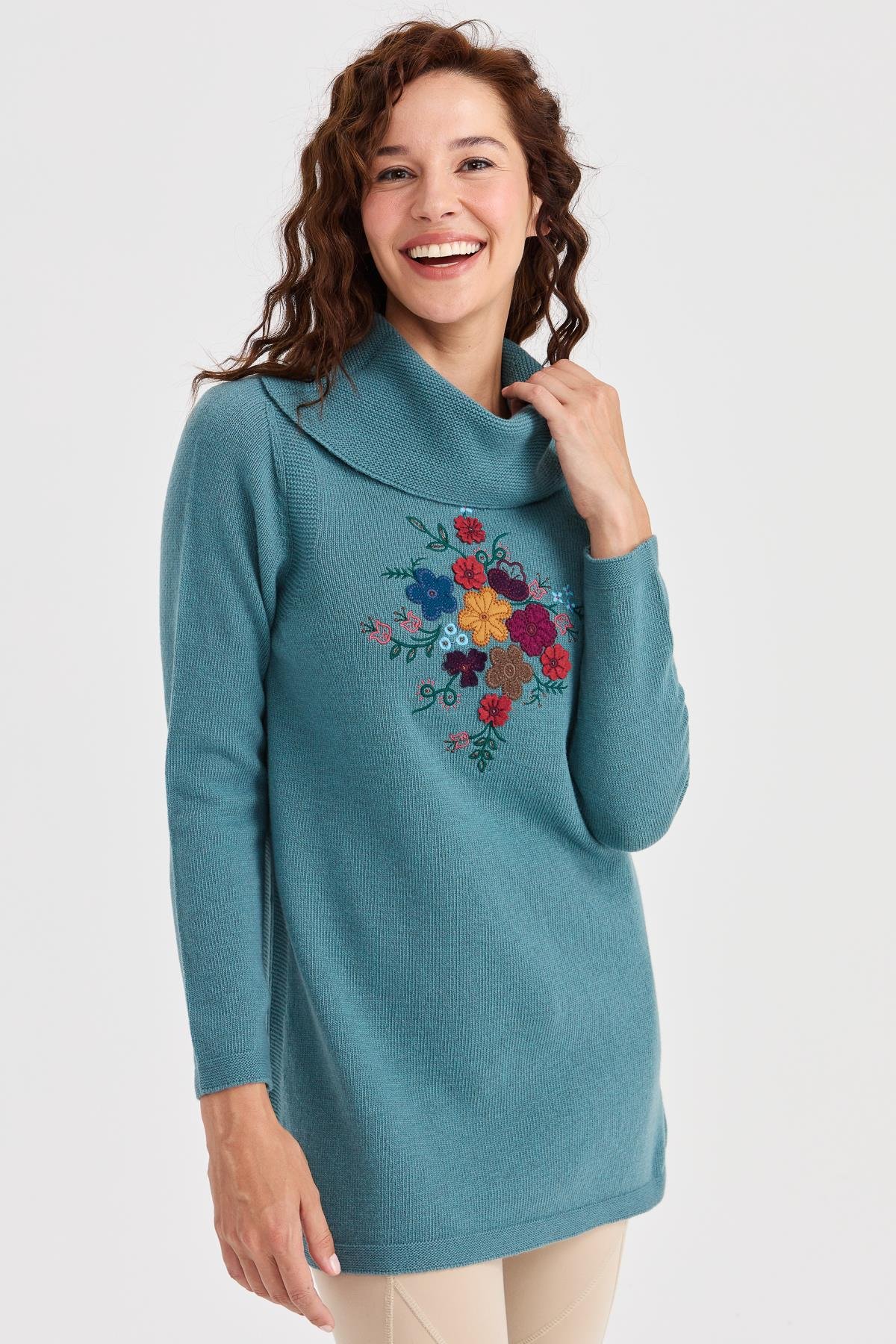 23157Kadın Degaje Yaka Önü İşlemeli Uzun Yün Kazak M.Yeşili