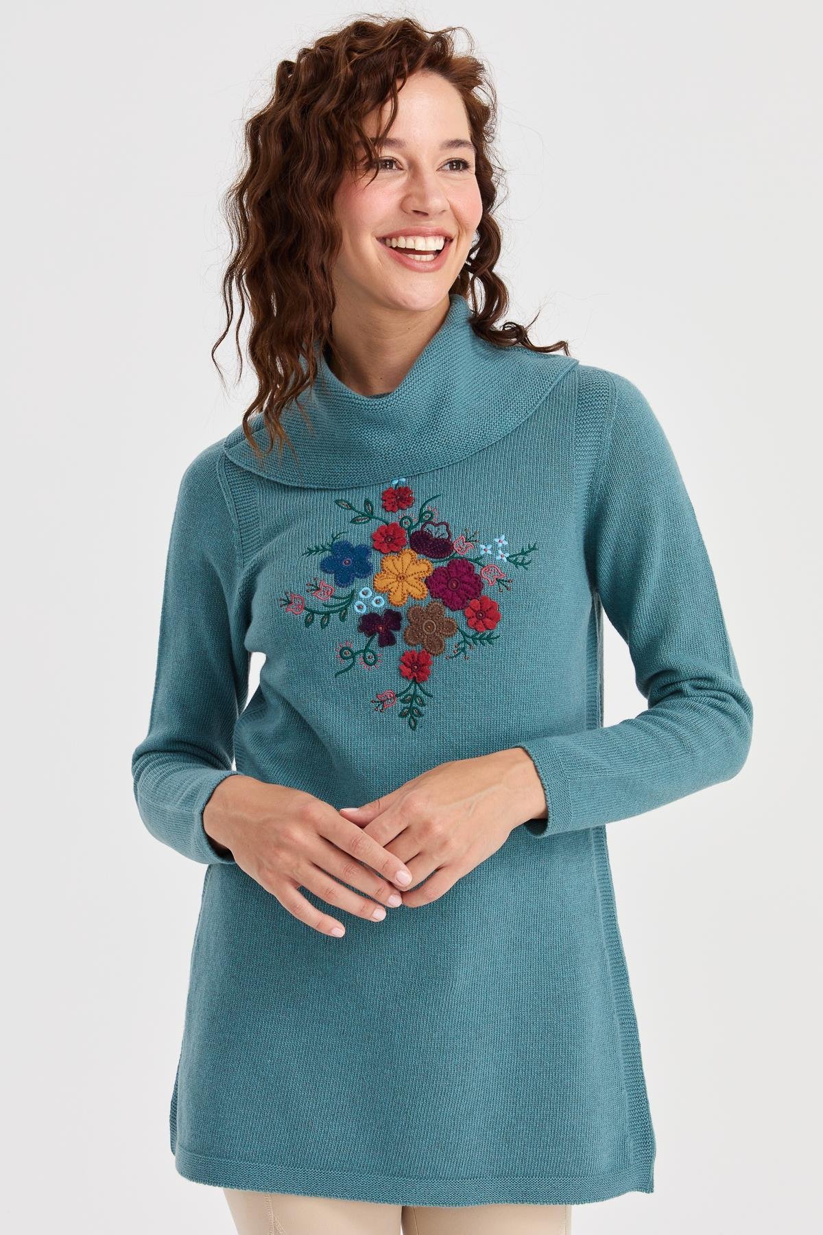 23157Kadın Degaje Yaka Önü İşlemeli Uzun Yün Kazak M.Yeşili