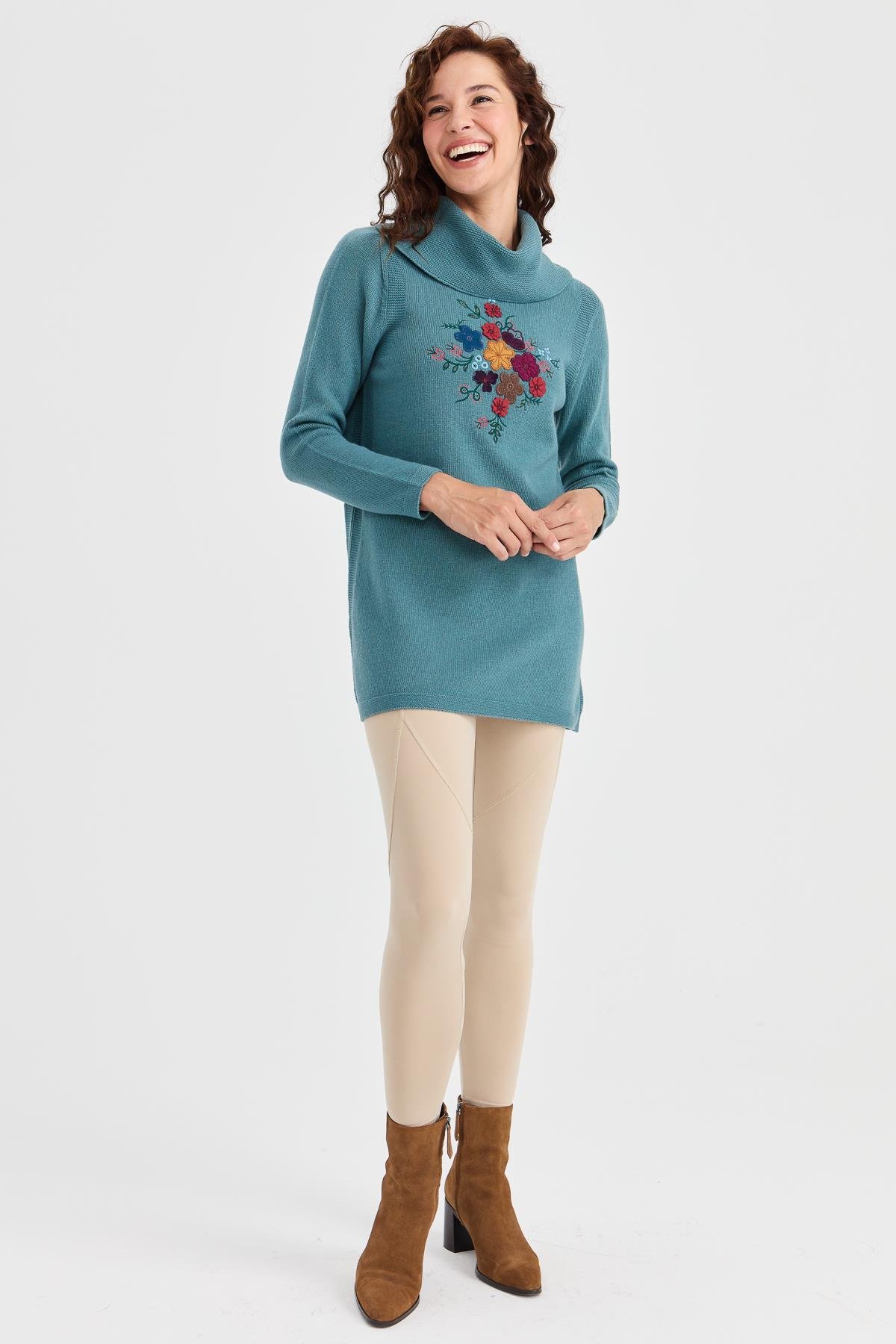 23157Kadın Degaje Yaka Önü İşlemeli Uzun Yün Kazak M.Yeşili