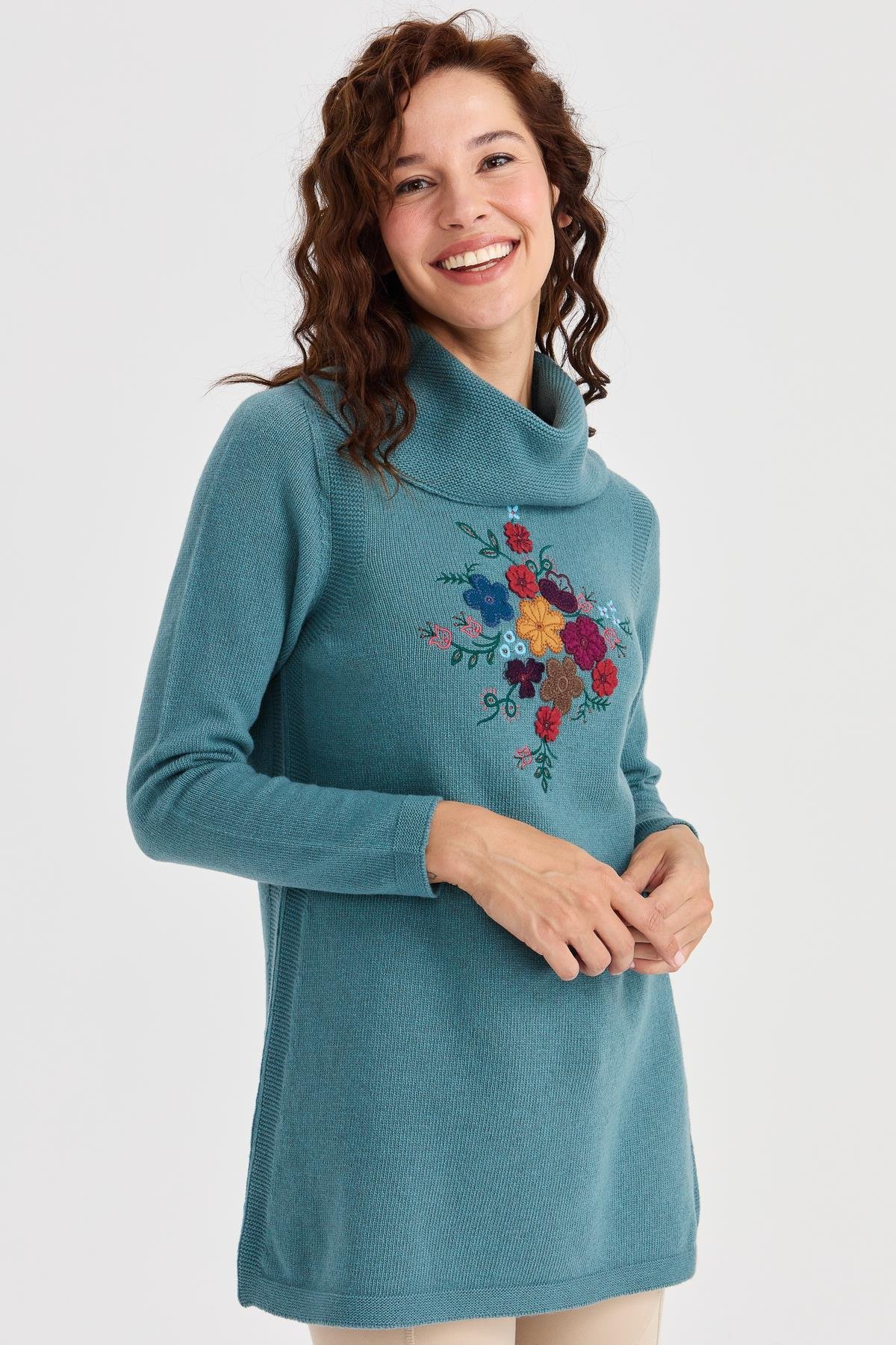 23157Kadın Degaje Yaka Önü İşlemeli Uzun Yün Kazak M.Yeşili