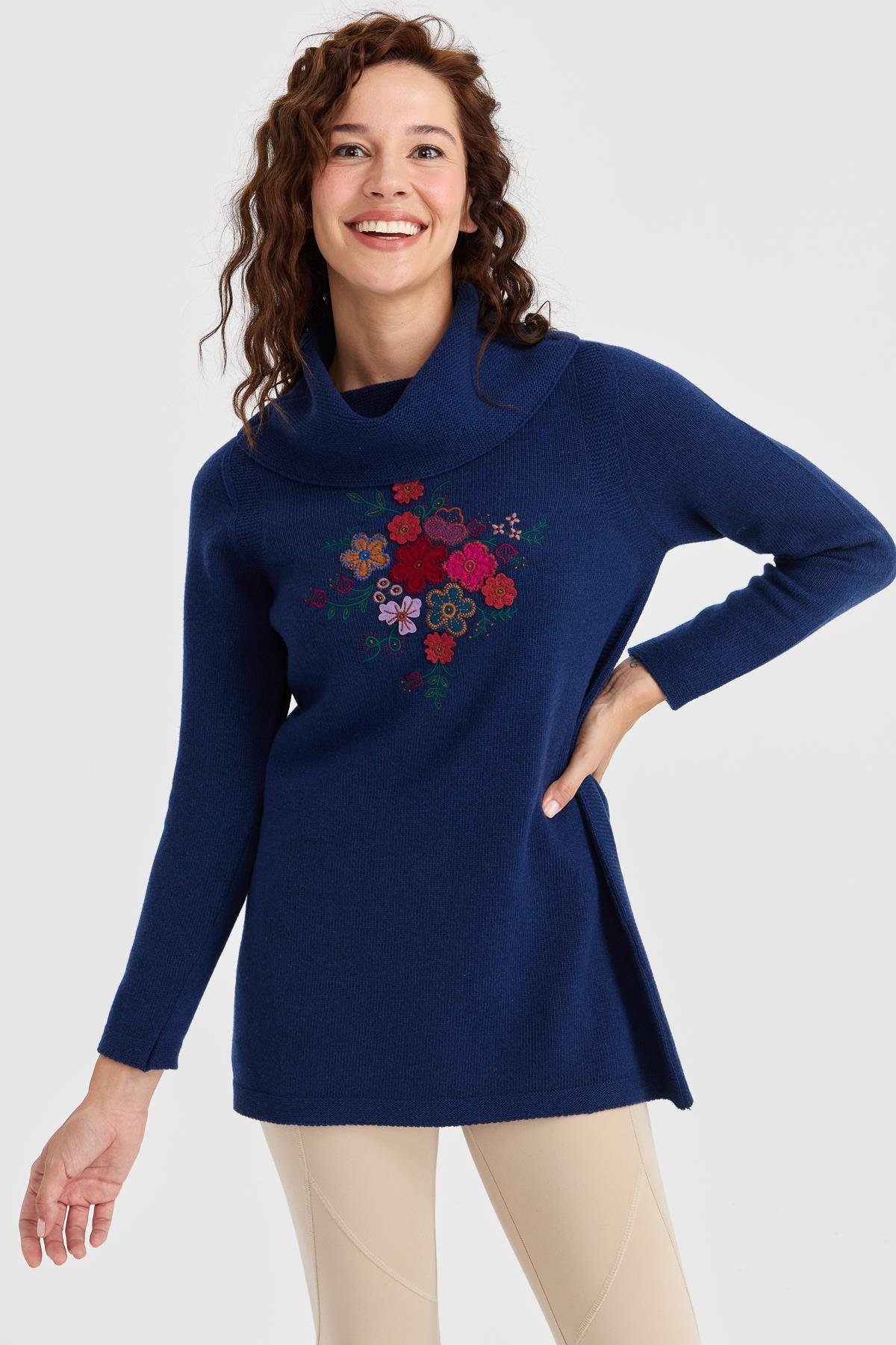 23157Kadın Degaje Yaka Önü İşlemeli Uzun Yün Kazak İndigo