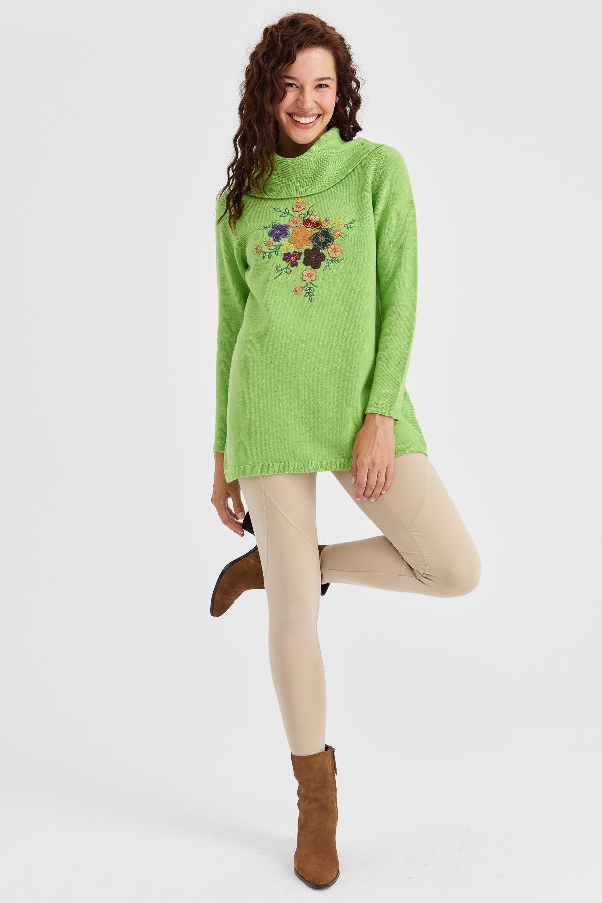 23157Kadın Degaje Yaka Önü İşlemeli Uzun Yün Kazak A.E.Yeşili