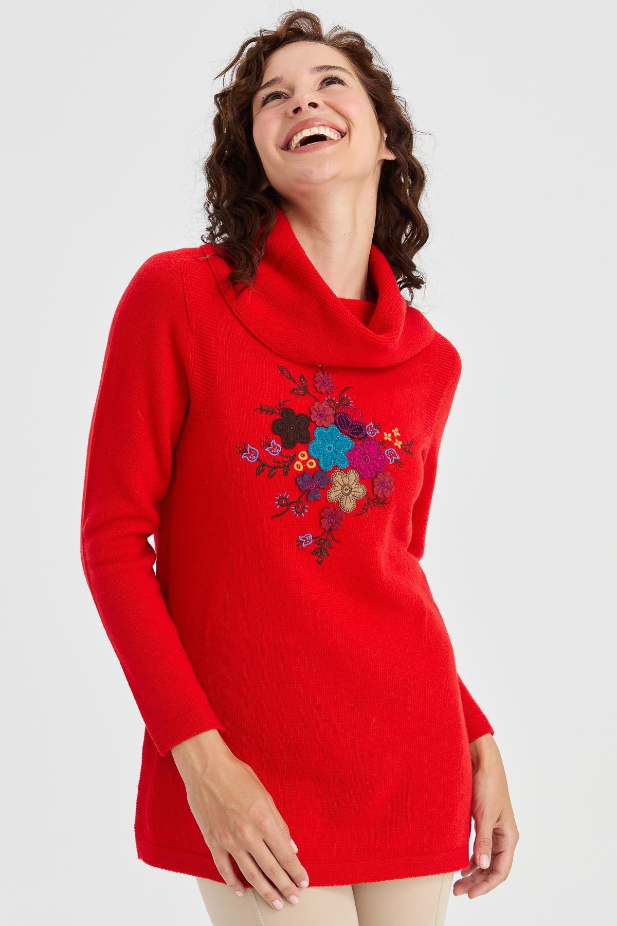 23157Kadın Degaje Yaka Önü İşlemeli Uzun Yün Kazak Mercan