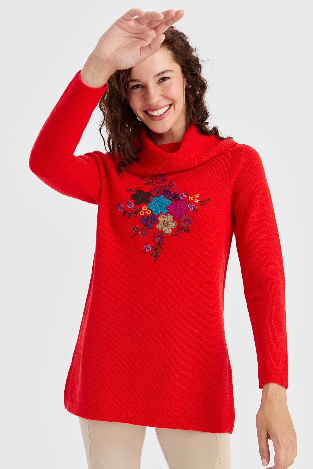 23157Kadın Degaje Yaka Önü İşlemeli Uzun Yün Kazak Mercan