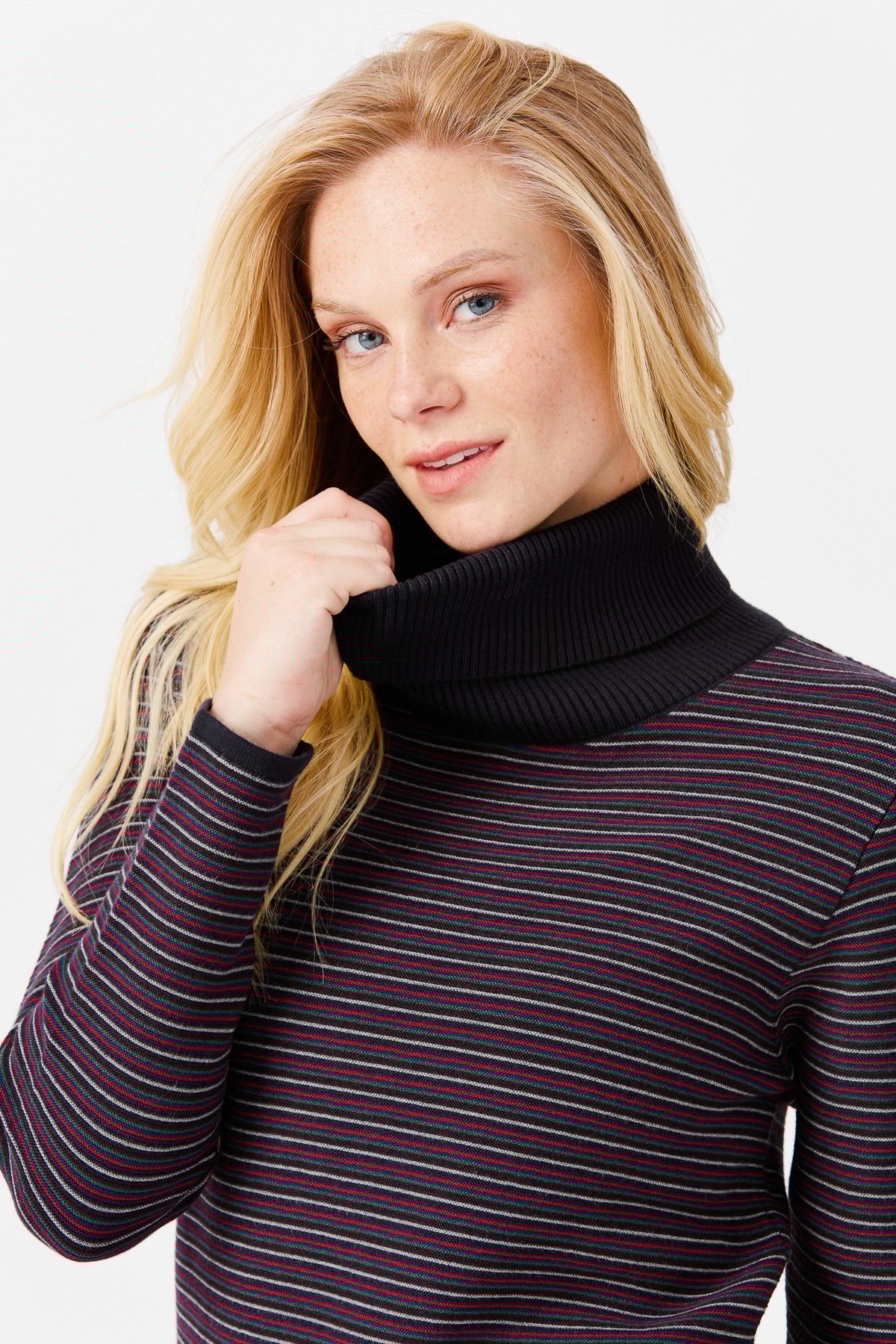 22079Женская туника в цветную полоску, на пуговицах и одним боковым разрезом, синяя