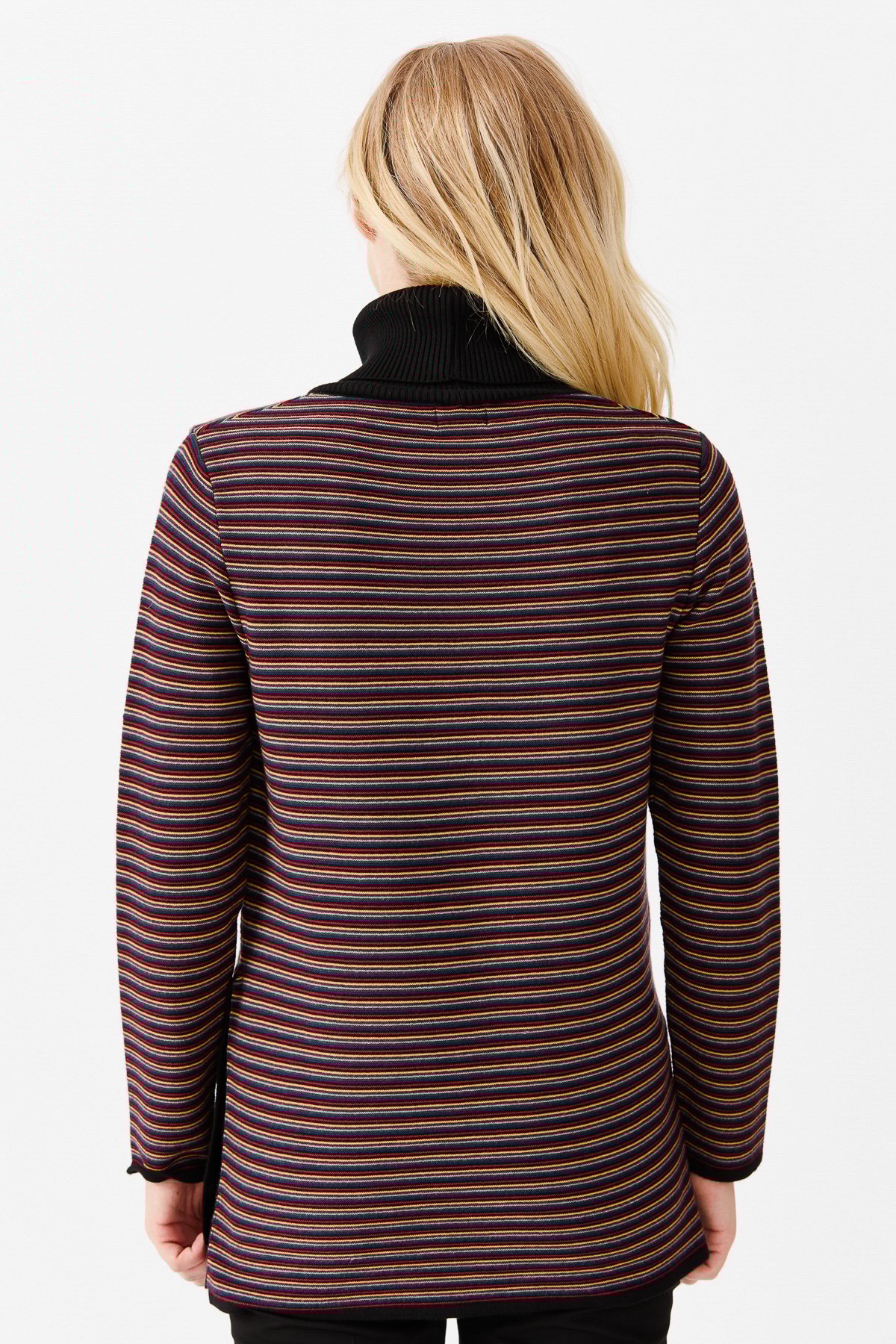 22079Женская туника в цветную полоску, на пуговицах и одним боковым разрезом, черная