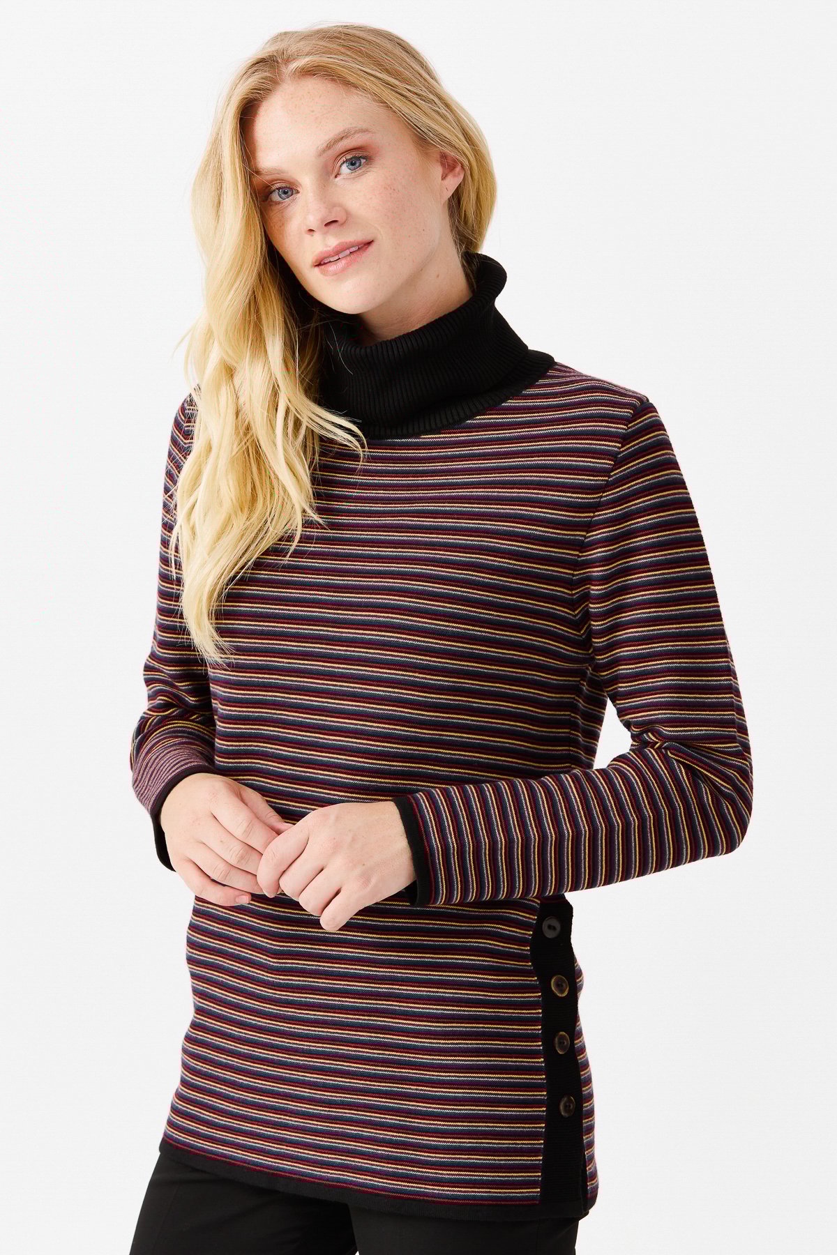 22079Женская туника в цветную полоску, на пуговицах и одним боковым разрезом, черная