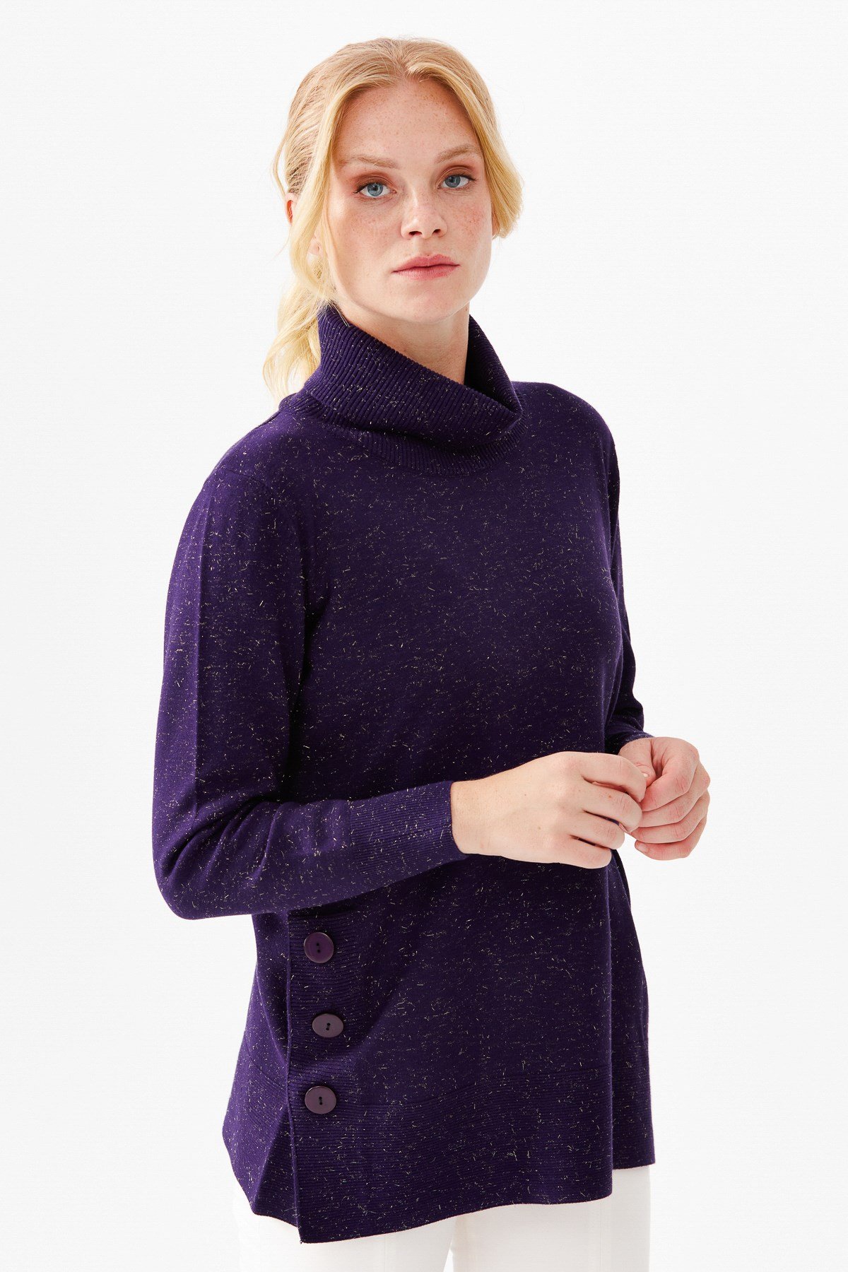 22362Женская туника с вырезом хомут и люрексом фиолетовая