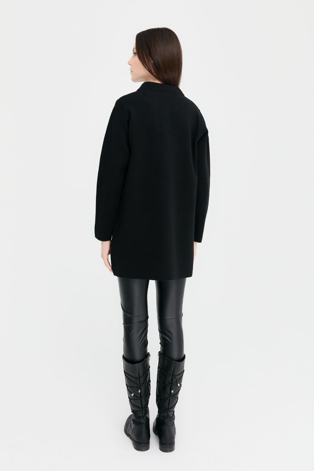 24017Kadın Dik Yaka Araboy Yün Kaban Siyah