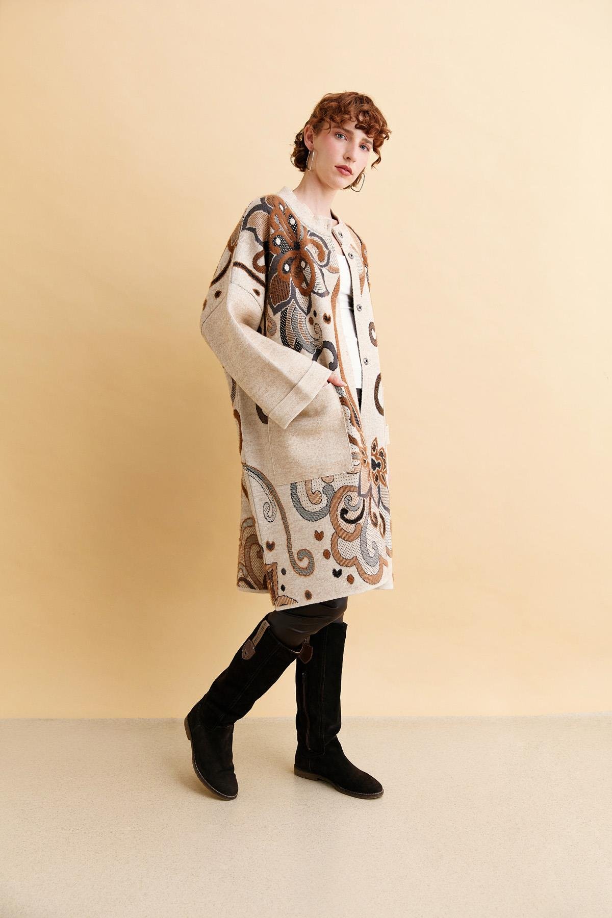 24063Kadın Dik Yaka Karışık Büyük Çiçekli Panço T.Melanj_Siyah Sim