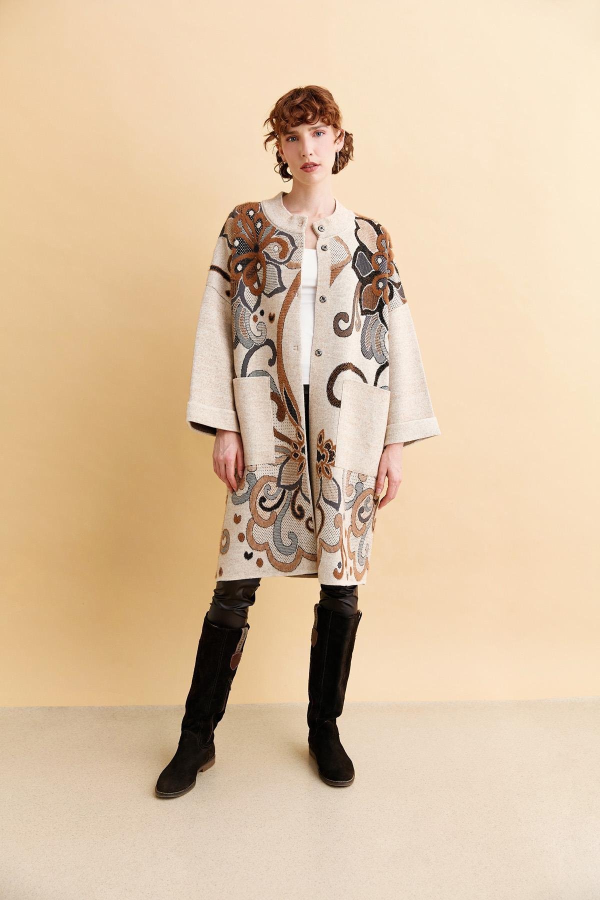 24063Kadın Dik Yaka Karışık Büyük Çiçekli Panço T.Melanj_Siyah Sim