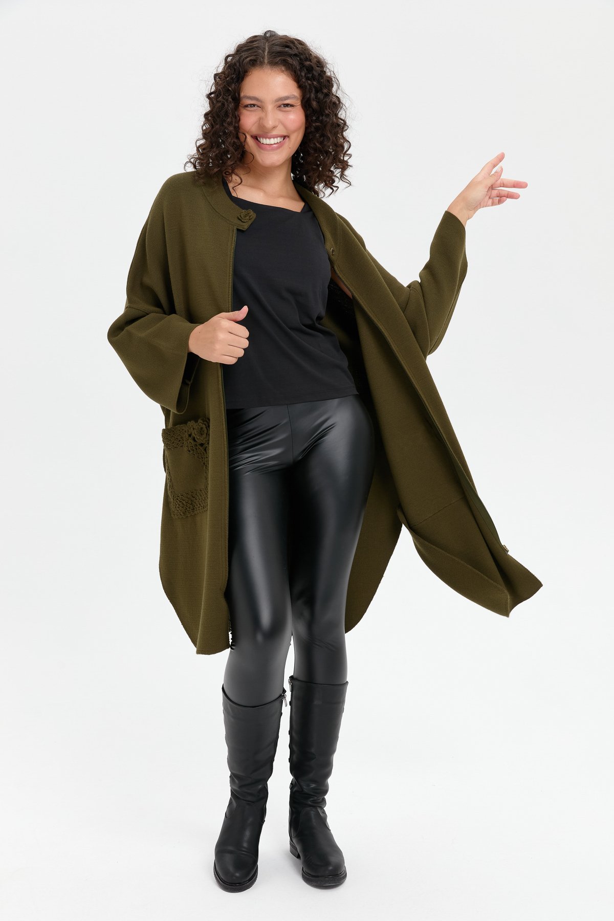 24060Kadın Dik Yaka Cebi Gül İşlemeli Fermuarlı Panço Haki