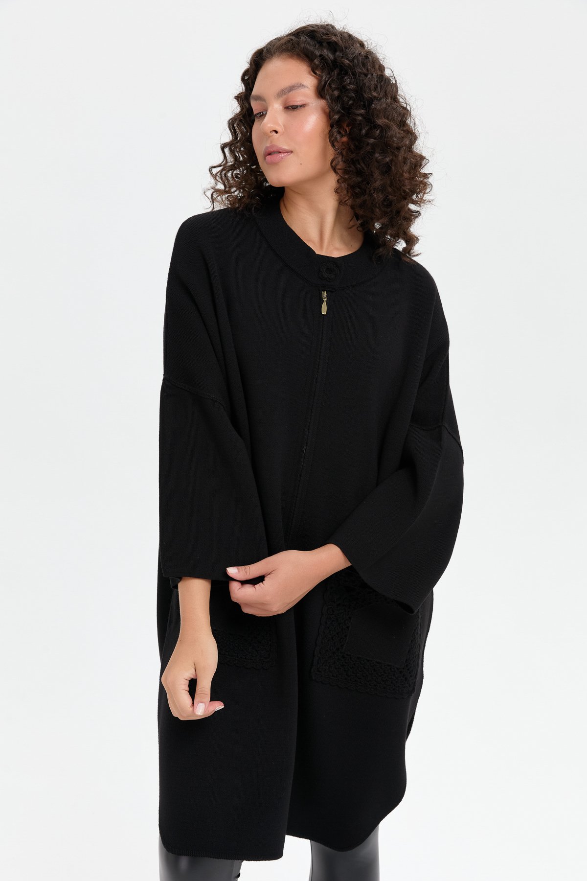 24060Kadın Dik Yaka Cebi Gül İşlemeli Fermuarlı Panço Siyah