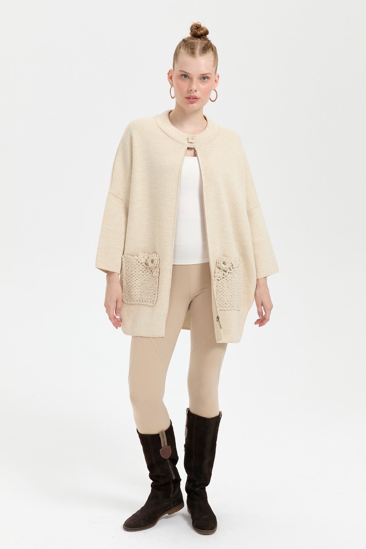 24059Kadın Dik Yaka Cebi Gül İşlemeli Fermuarlı Kısa Panço T.Melanj