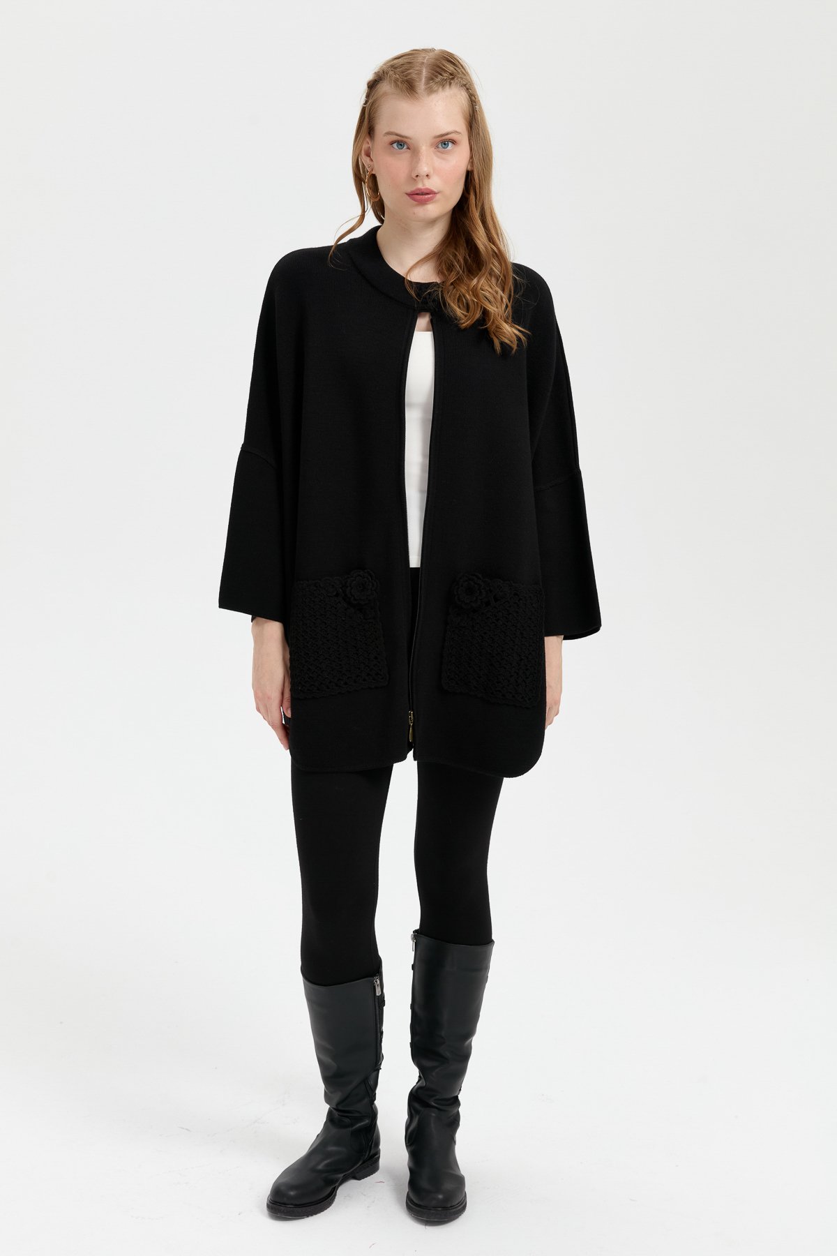 24059Kadın Dik Yaka Cebi Gül İşlemeli Fermuarlı Kısa Panço Siyah