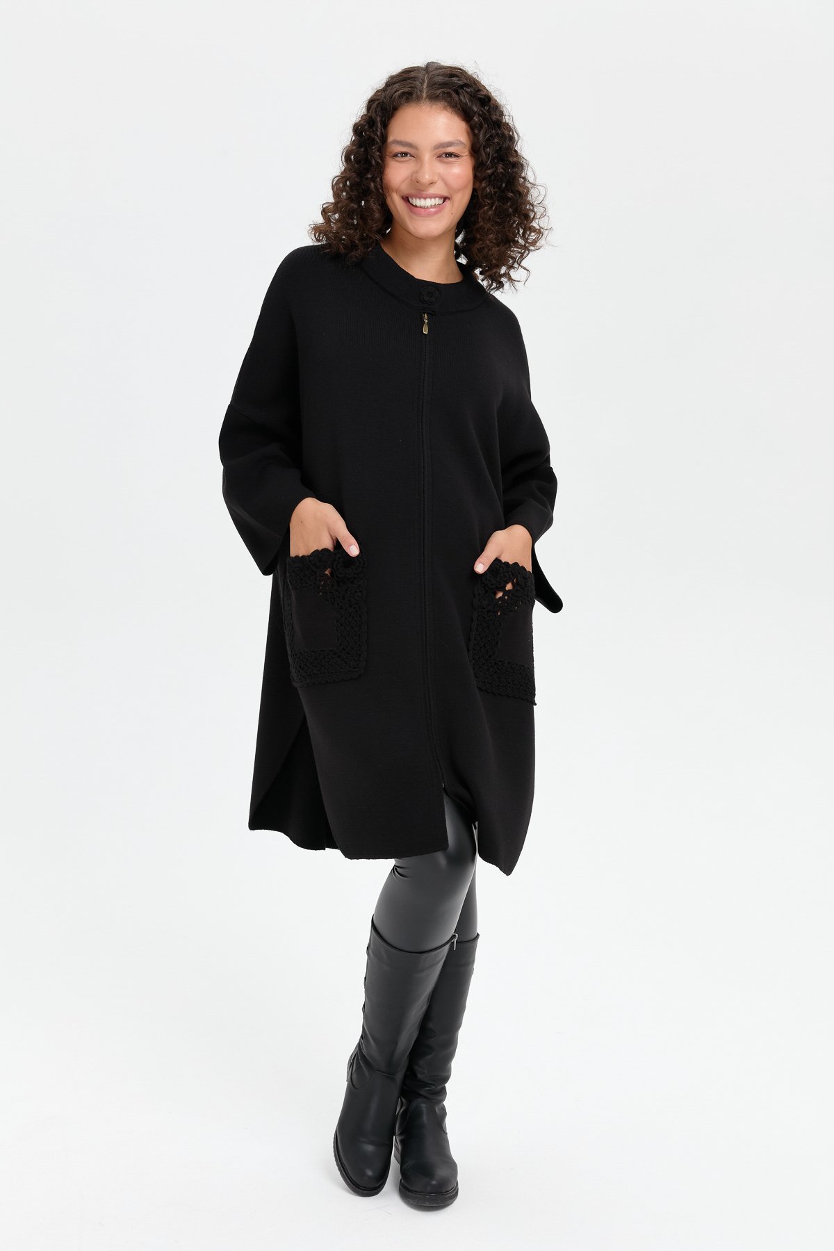 24060Kadın Dik Yaka Cebi Gül İşlemeli Fermuarlı Panço Siyah