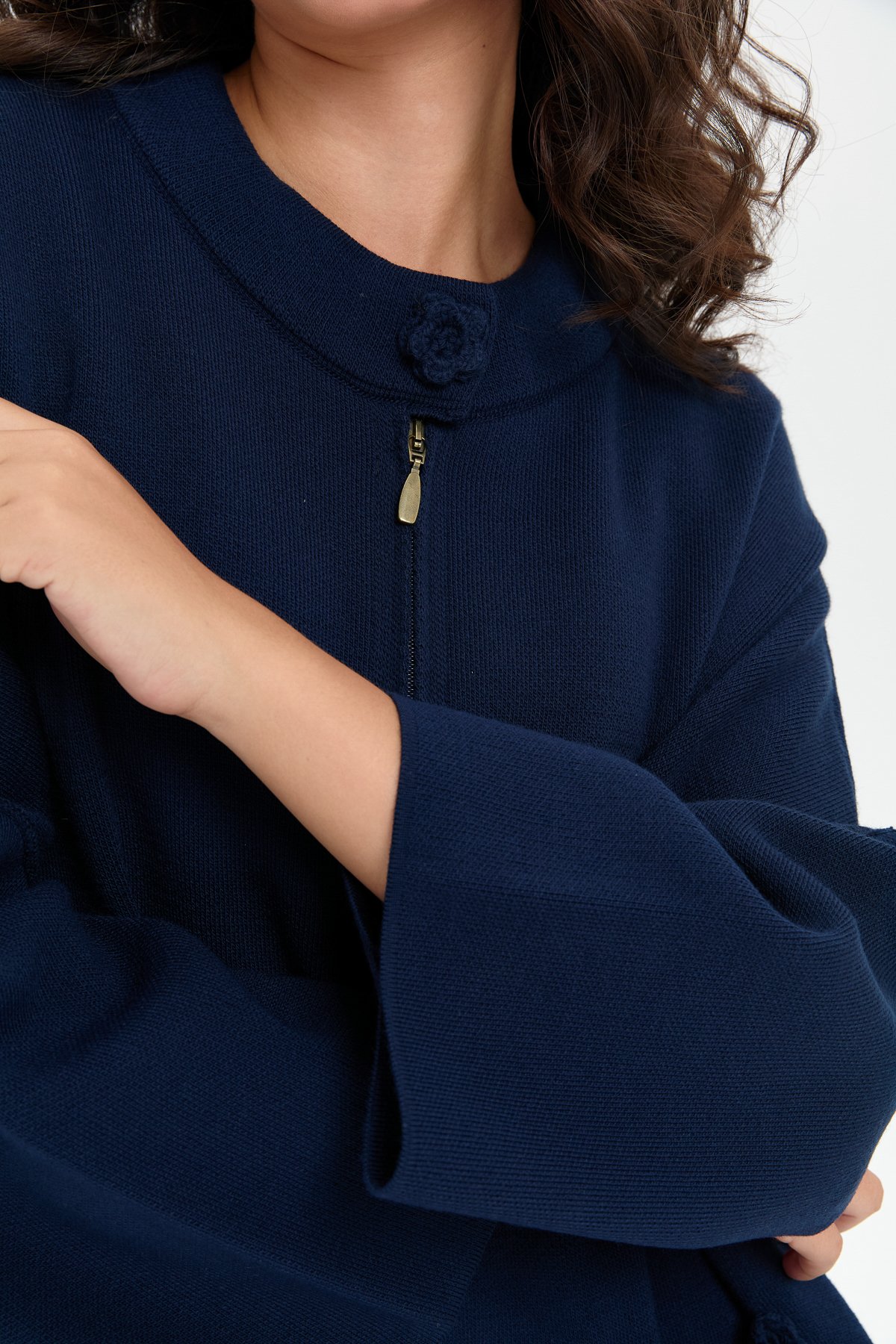 24060Kadın Dik Yaka Cebi Gül İşlemeli Fermuarlı Panço Lacivert