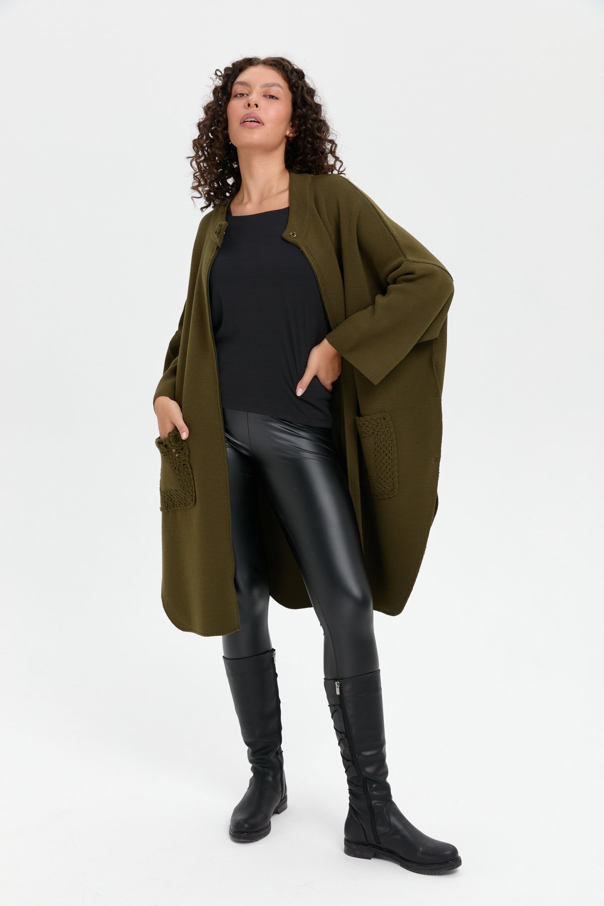 24060Kadın Dik Yaka Cebi Gül İşlemeli Fermuarlı Panço Haki