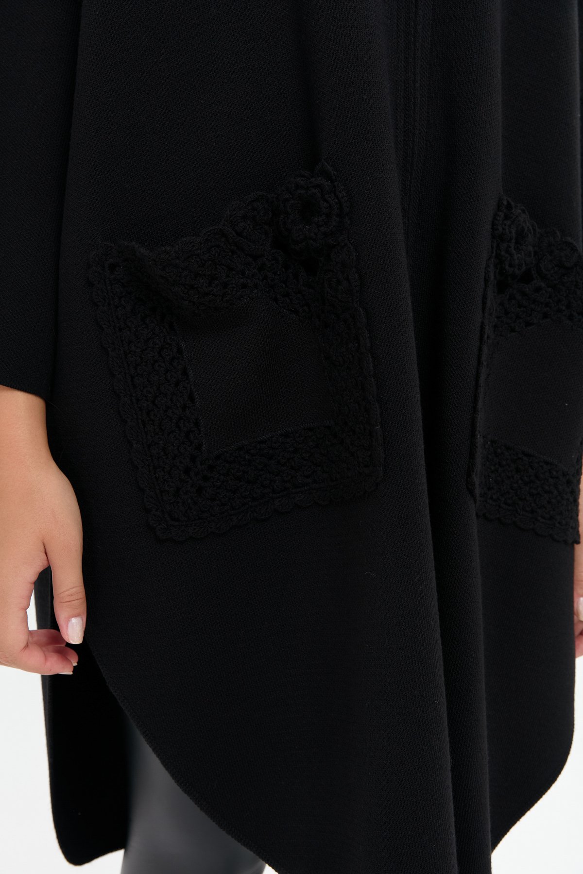 24060Kadın Dik Yaka Cebi Gül İşlemeli Fermuarlı Panço Siyah
