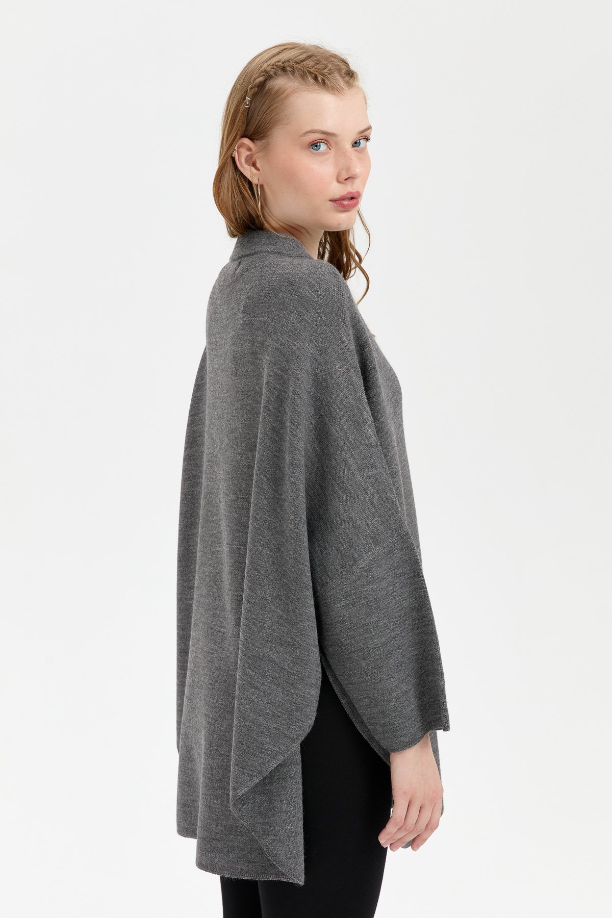 24059Kadın Dik Yaka Cebi Gül İşlemeli Fermuarlı Kısa Panço Gri Melanj