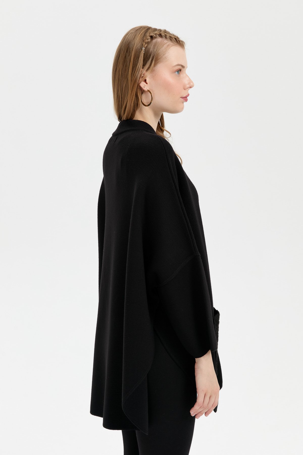 24059Kadın Dik Yaka Cebi Gül İşlemeli Fermuarlı Kısa Panço Siyah