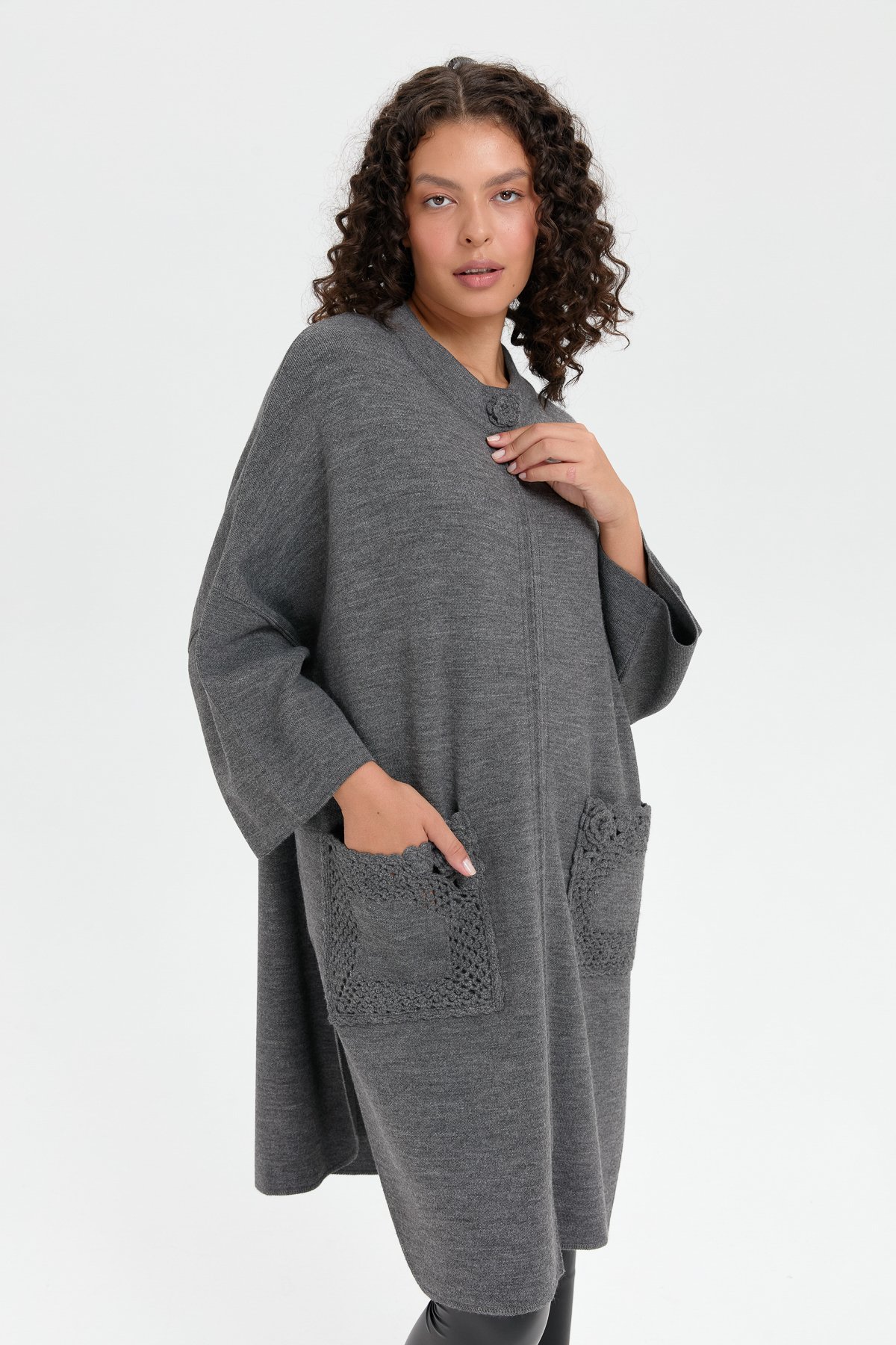 24060Kadın Dik Yaka Cebi Gül İşlemeli Fermuarlı Panço Gri Melanj