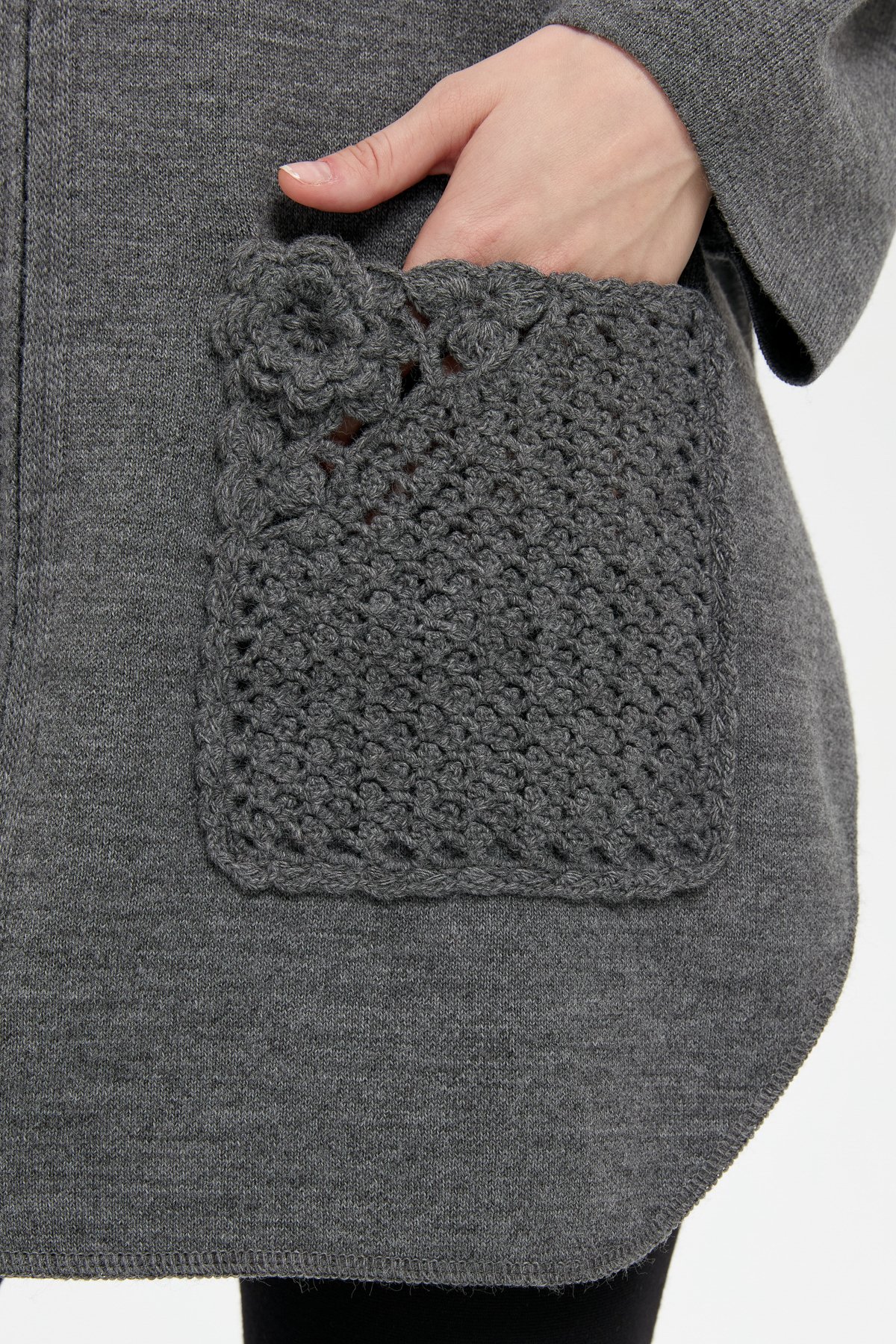 24059Kadın Dik Yaka Cebi Gül İşlemeli Fermuarlı Kısa Panço Gri Melanj