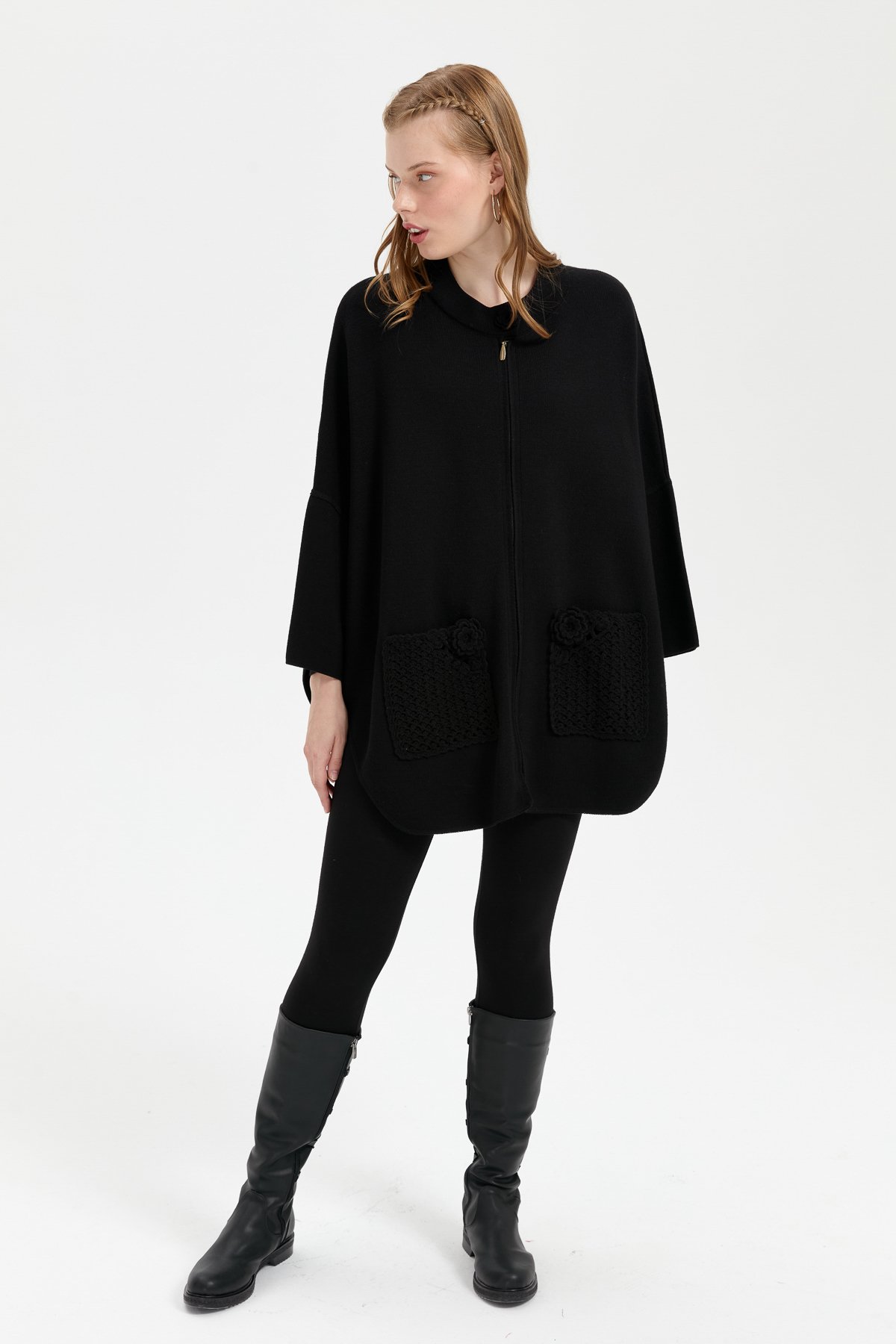 24059Kadın Dik Yaka Cebi Gül İşlemeli Fermuarlı Kısa Panço Siyah