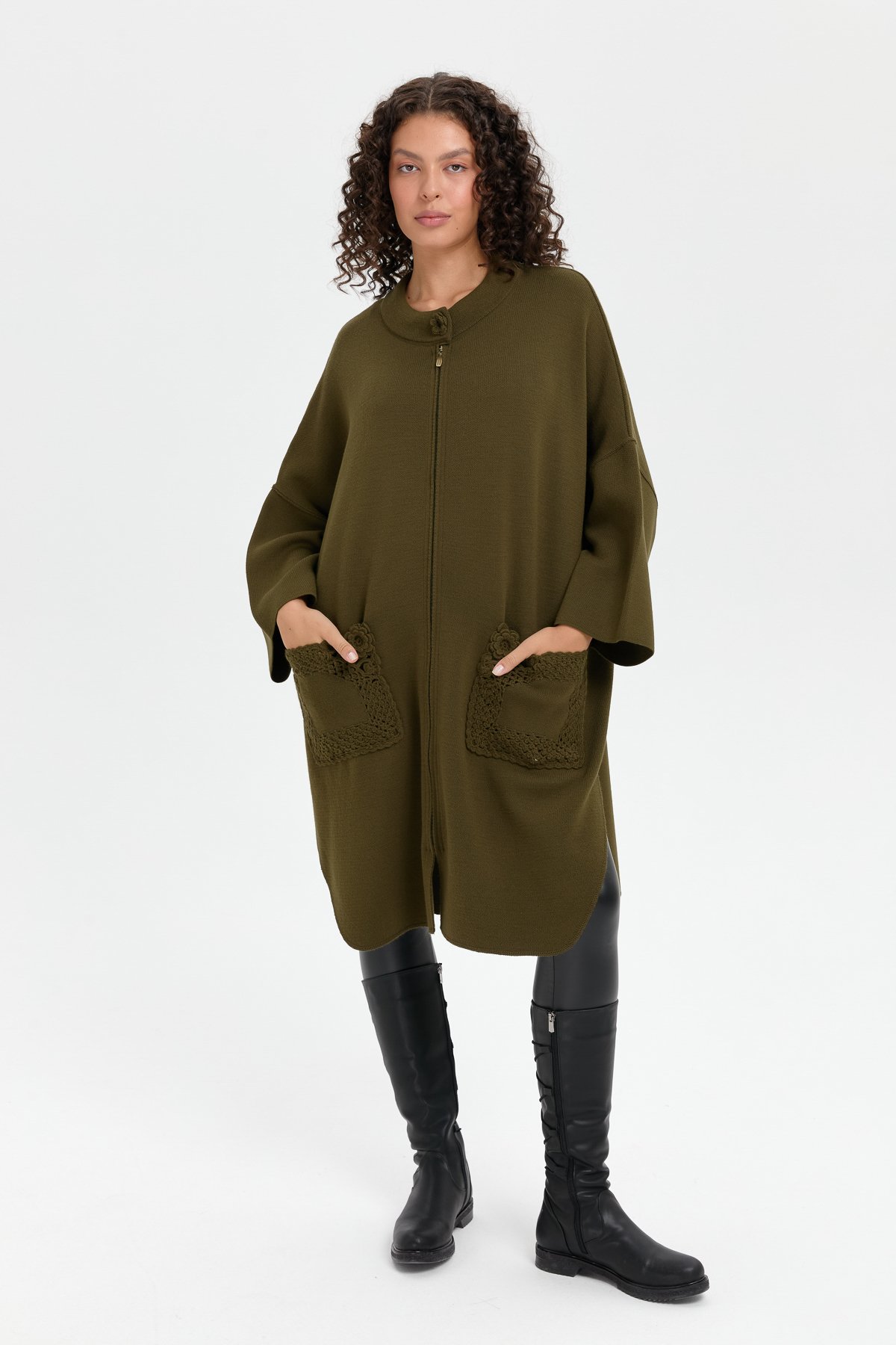 24060Kadın Dik Yaka Cebi Gül İşlemeli Fermuarlı Panço Haki