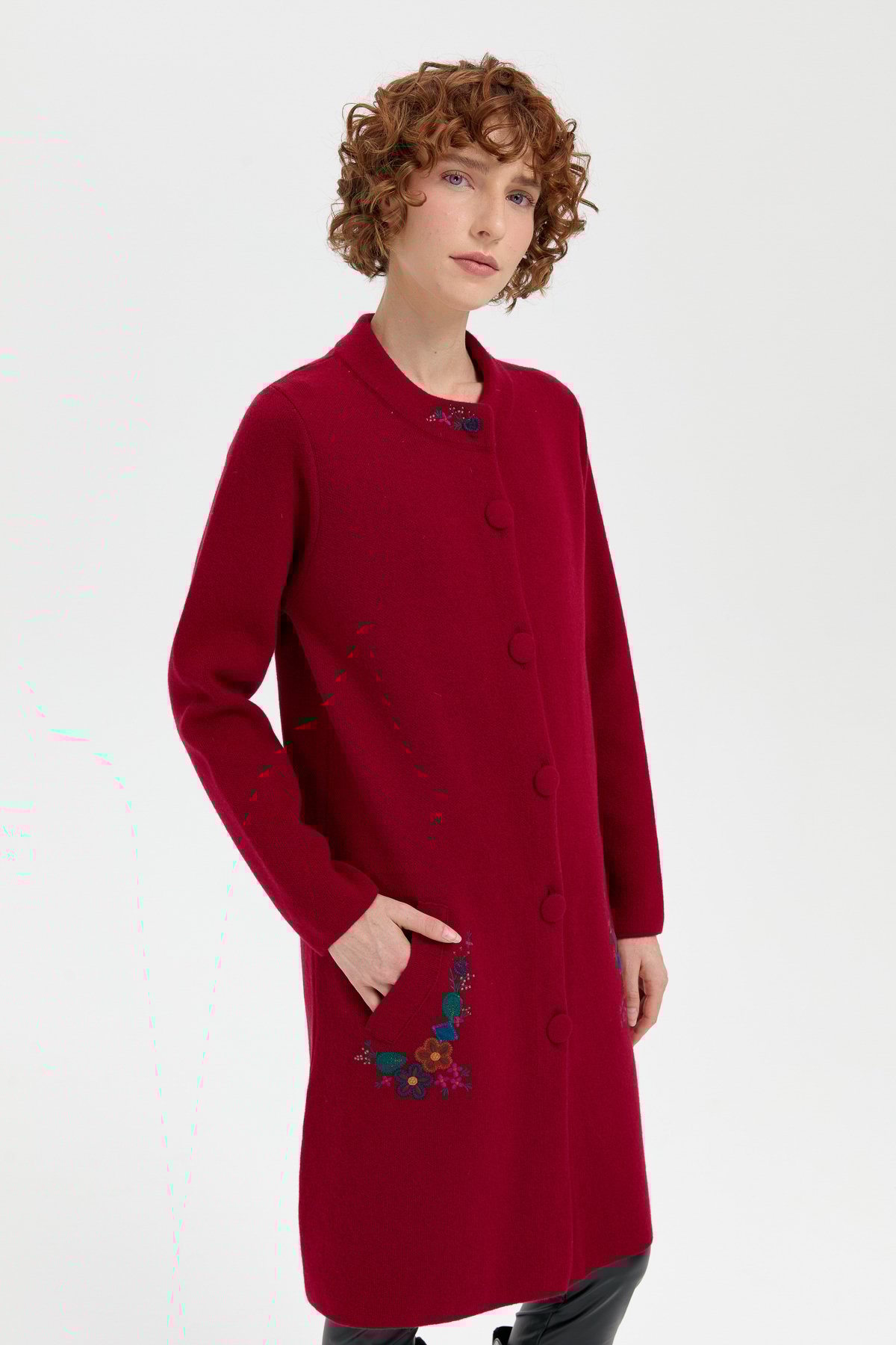 24012Kadın Dik Yaka Cebi İşlemeli Uzun Yün Kaban V.Çürüğü